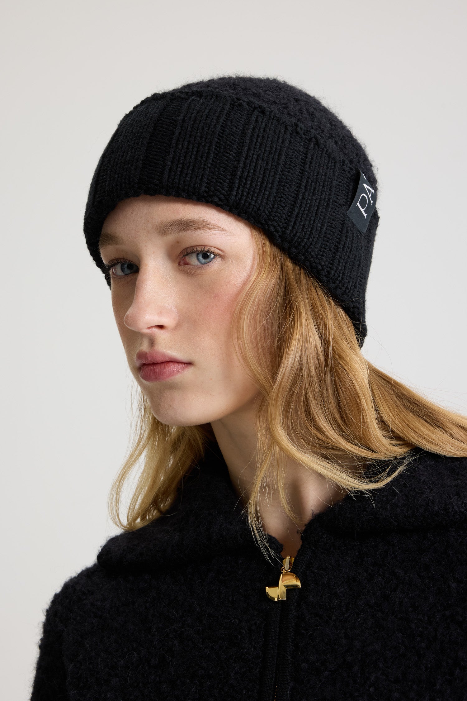 Patou AC106 bonnet bouclé noir laine alpaga TU