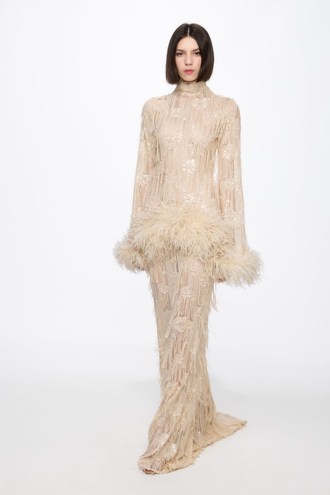 ATU Body Couture Sequins and Feathers robe vanille plumes S