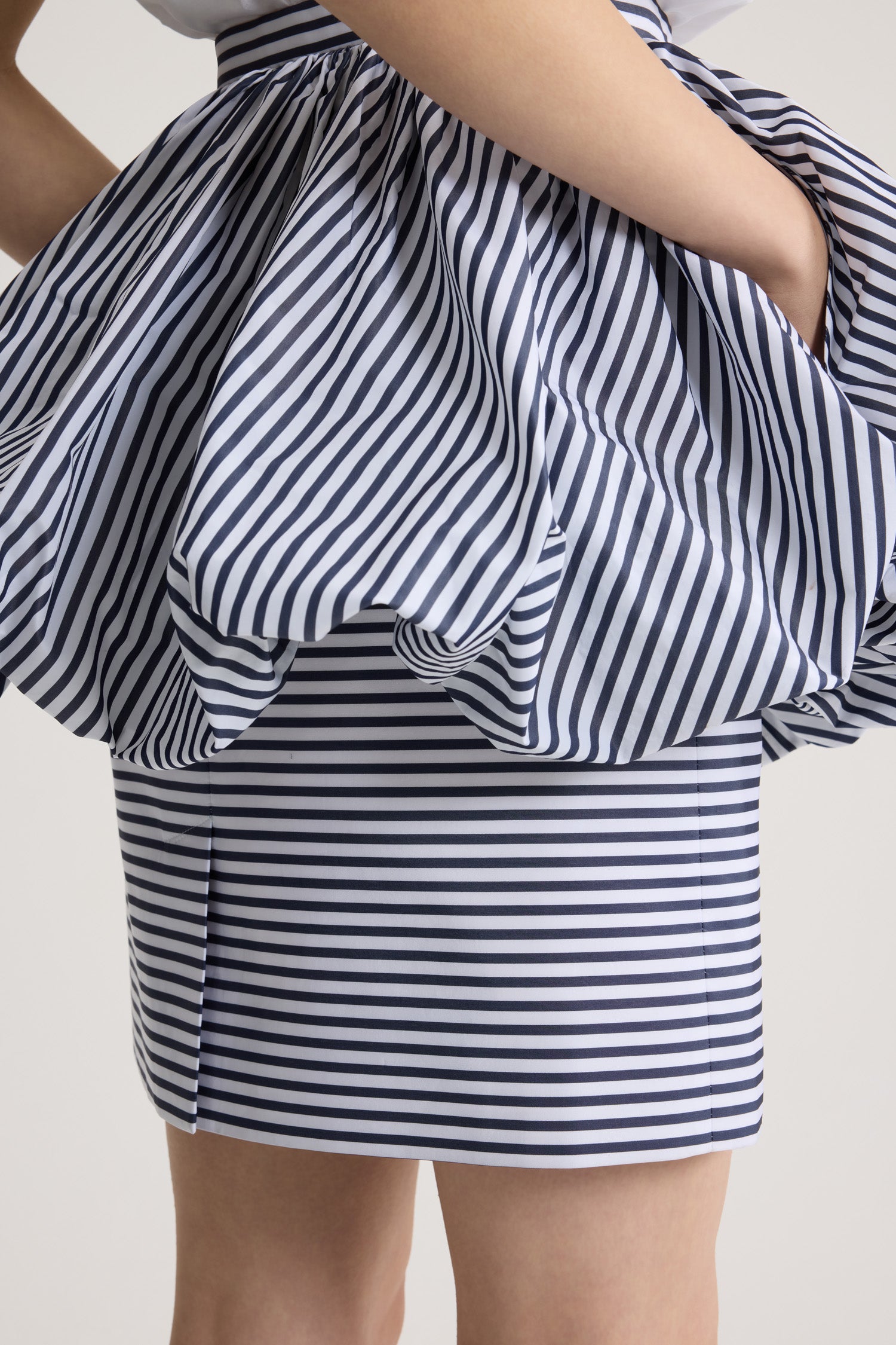 Patou SK109 jupe midi peplum rayée faille recyclée