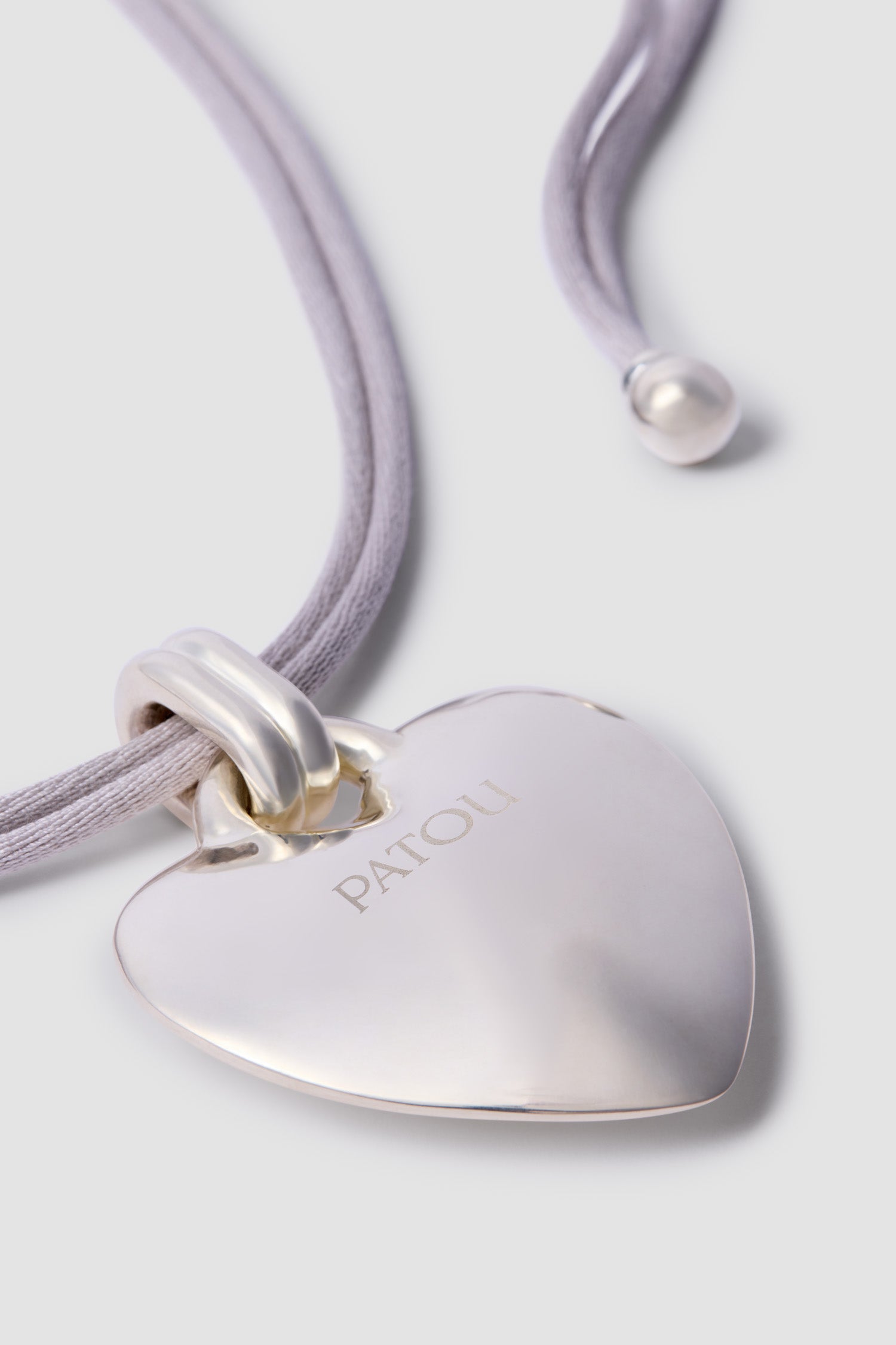 Patou JW150 collier pendentif cœur ruban argenté