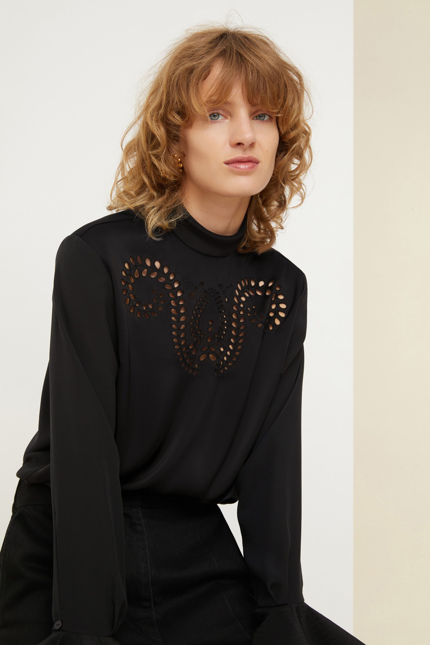 Patou P21TO022 top soie brodée noir paisley