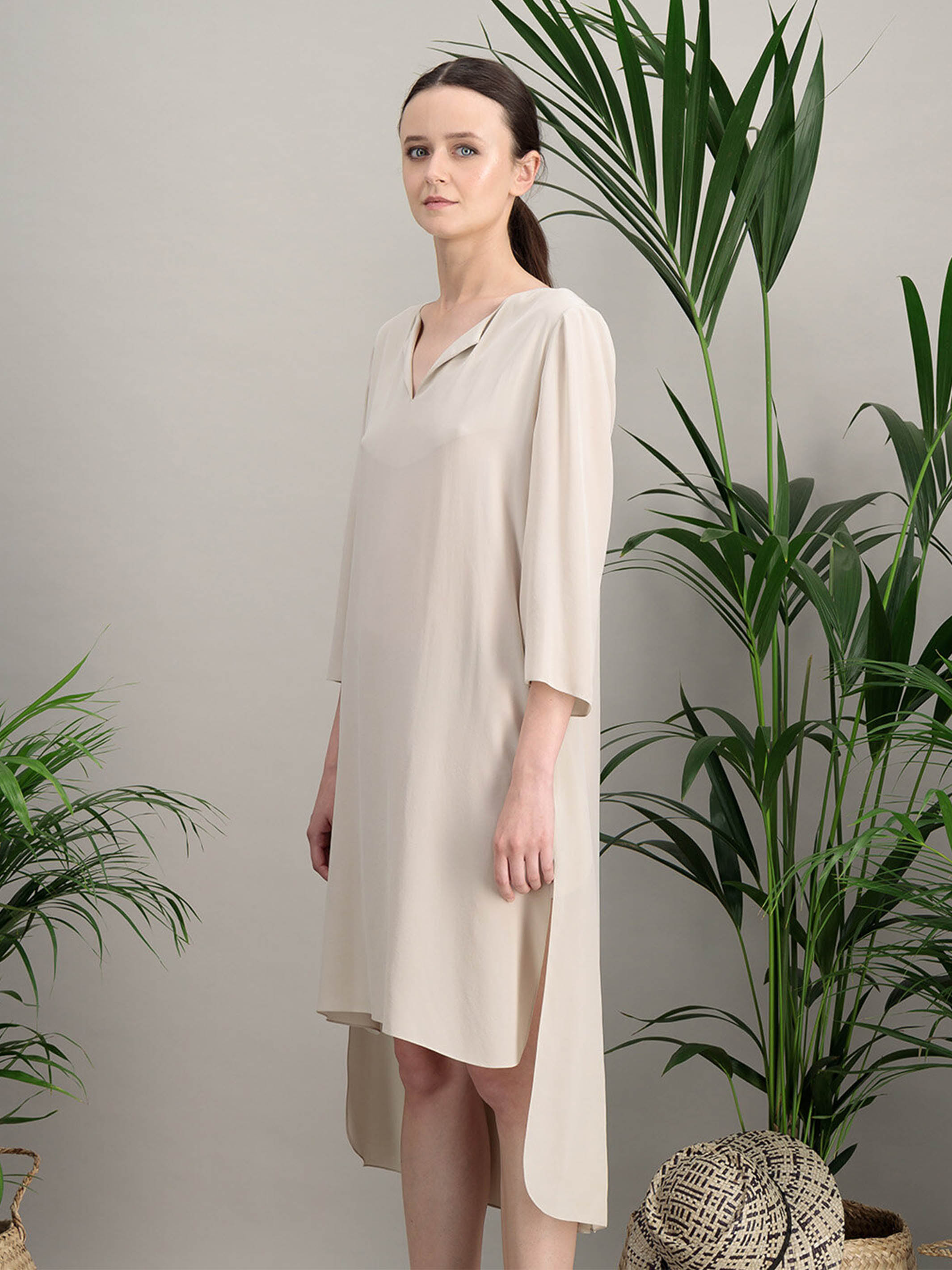 Anahide Saint André Kurta robe soie blanc sable longue