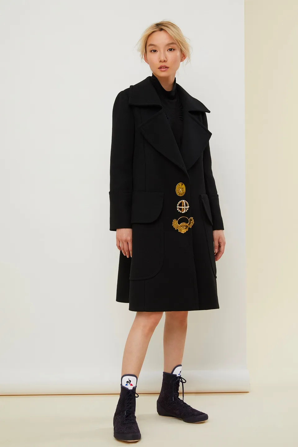 Patou H20CO0020001999B manteau long laine noire broches