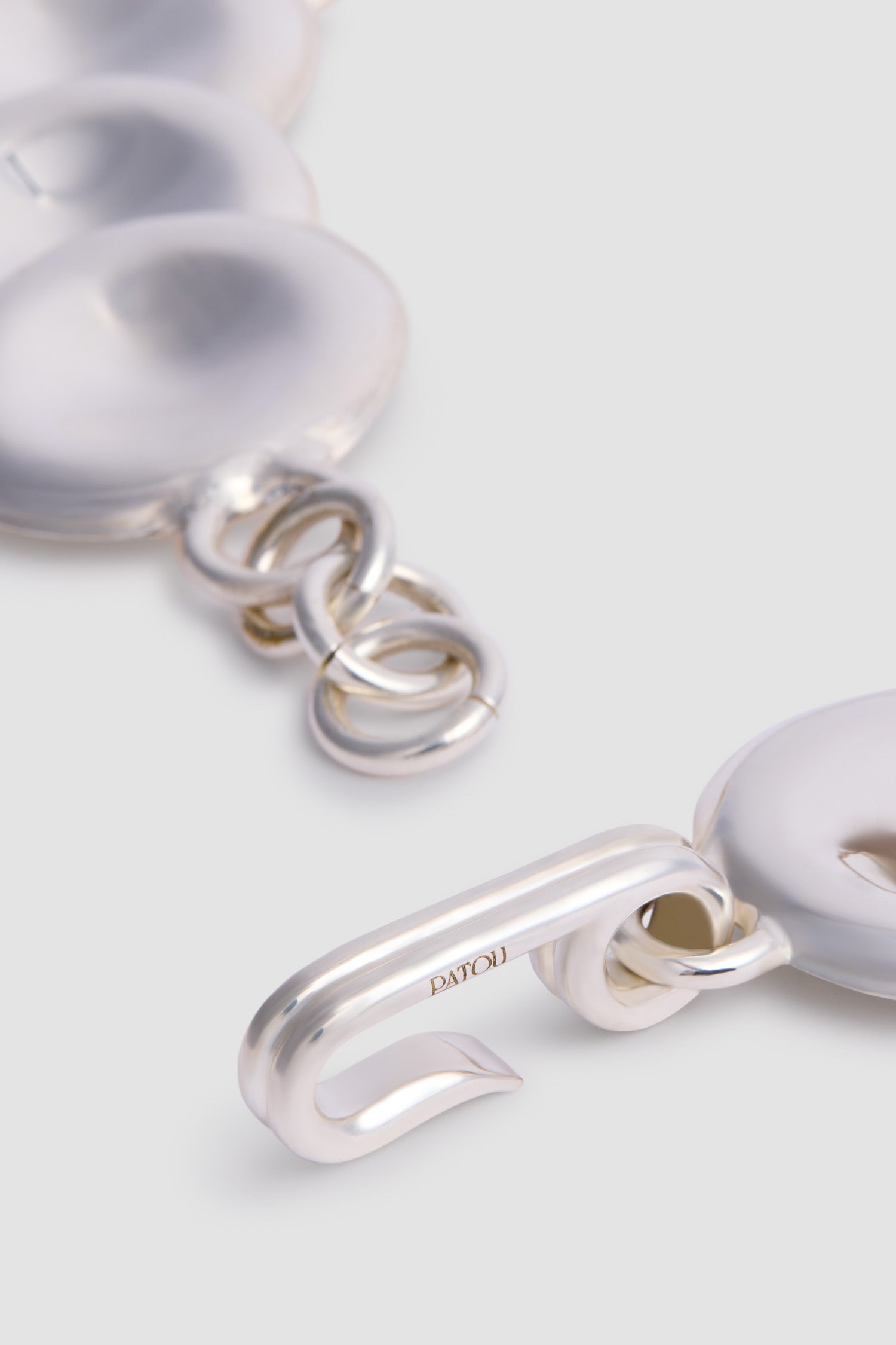 Patou Disc PM JW174 collier ras cou disques argenté