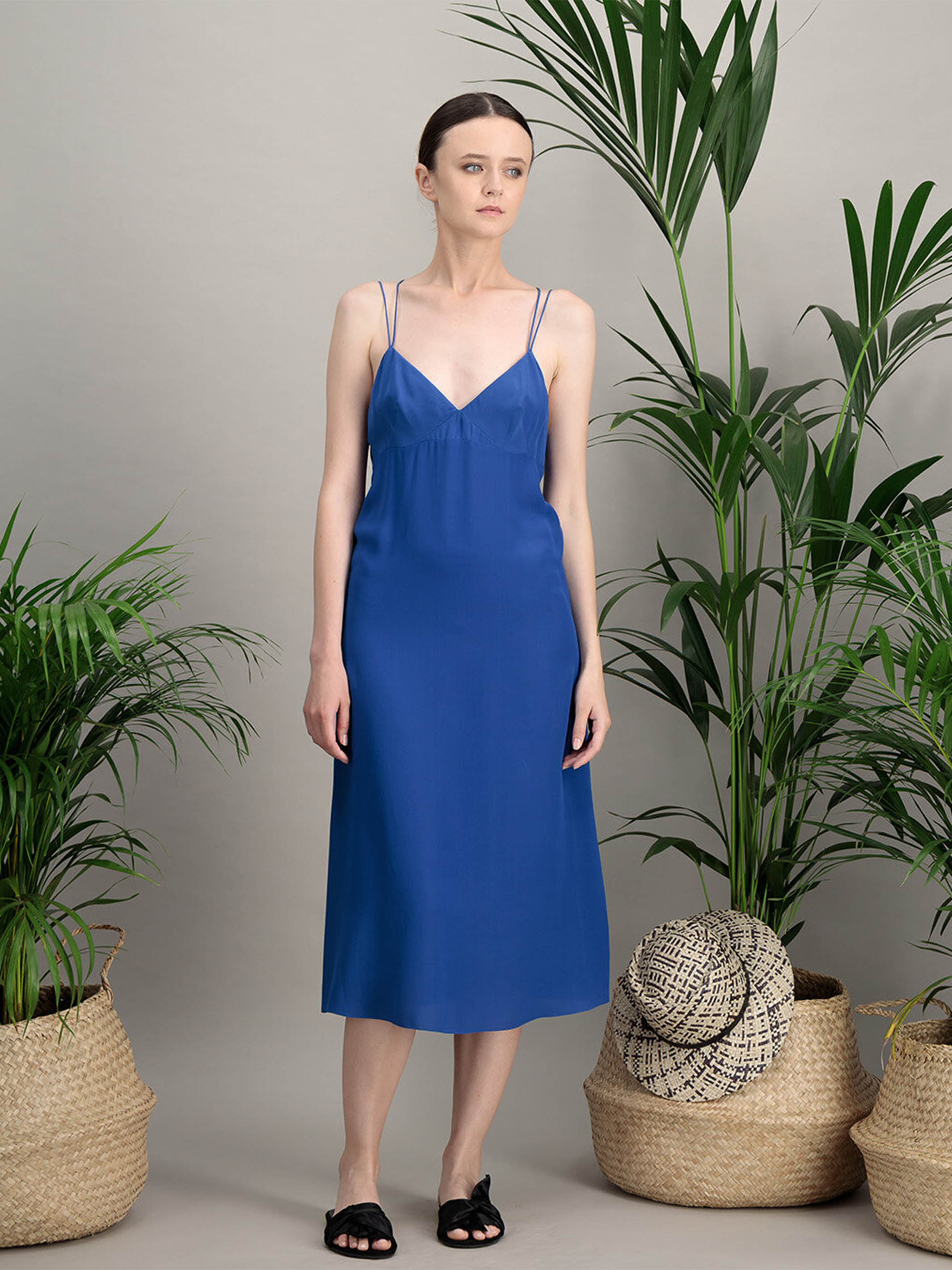 Anahide Saint André Tamaris robe soie bleu azur