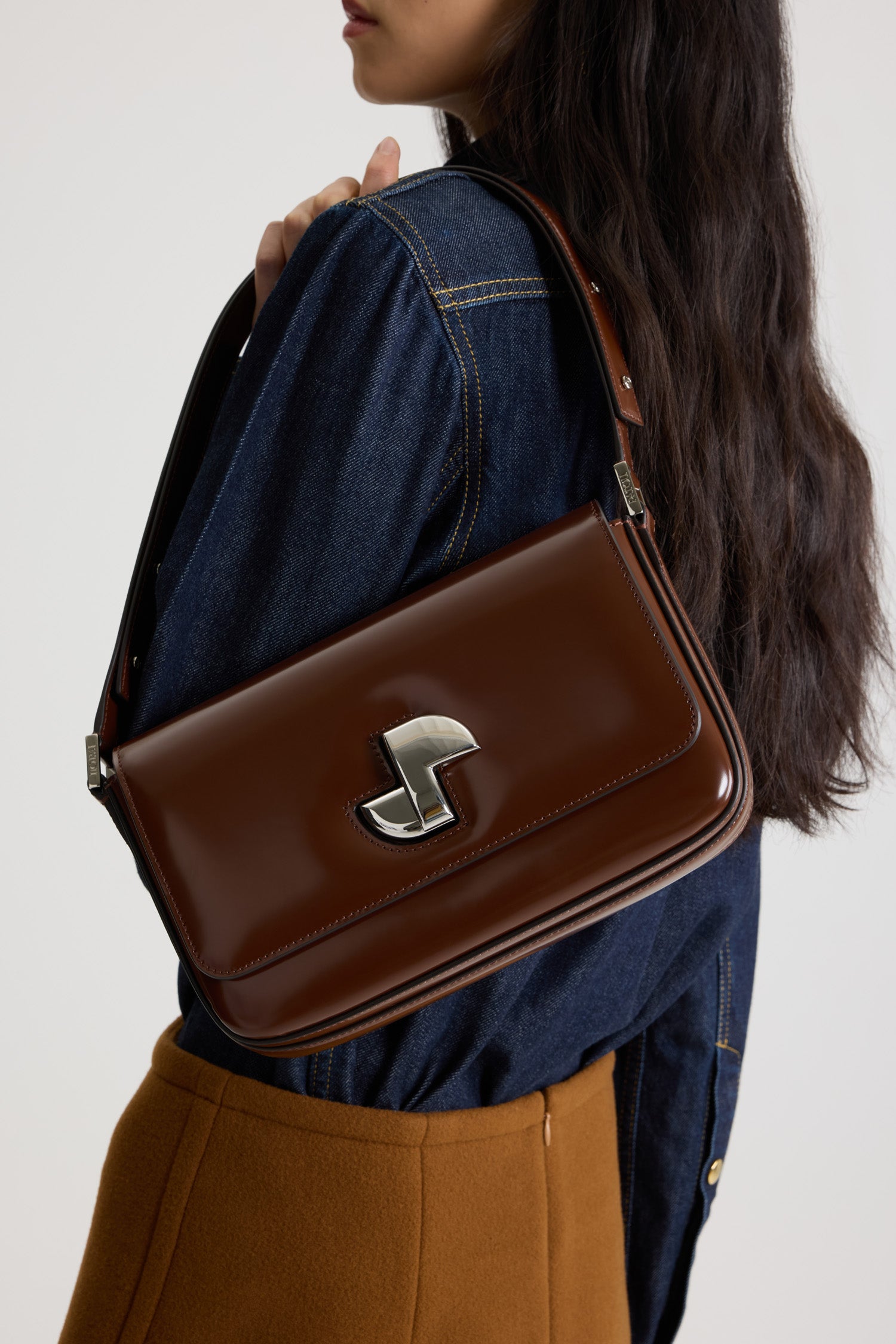 Patou Classic Lock sac cuir smoked ebony TU verni