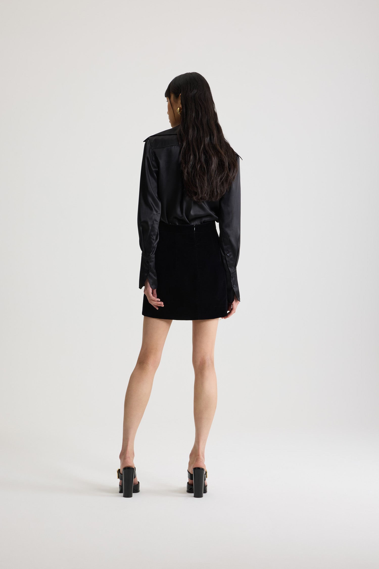 Patou SK072 mini jupe noire velours coton bio