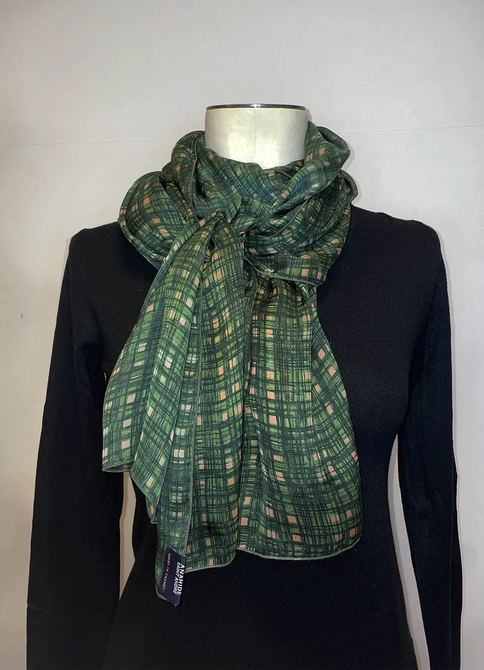 Anahide Saint André foulard étole soie vert long