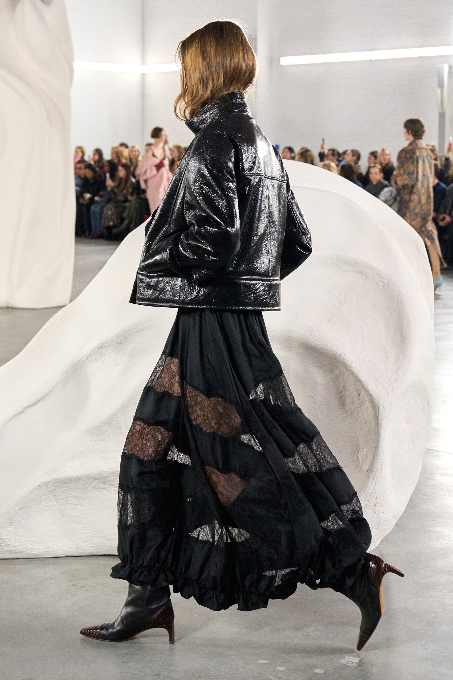 Ulla Johnson Chantal jupe midi Noir soie dentelle