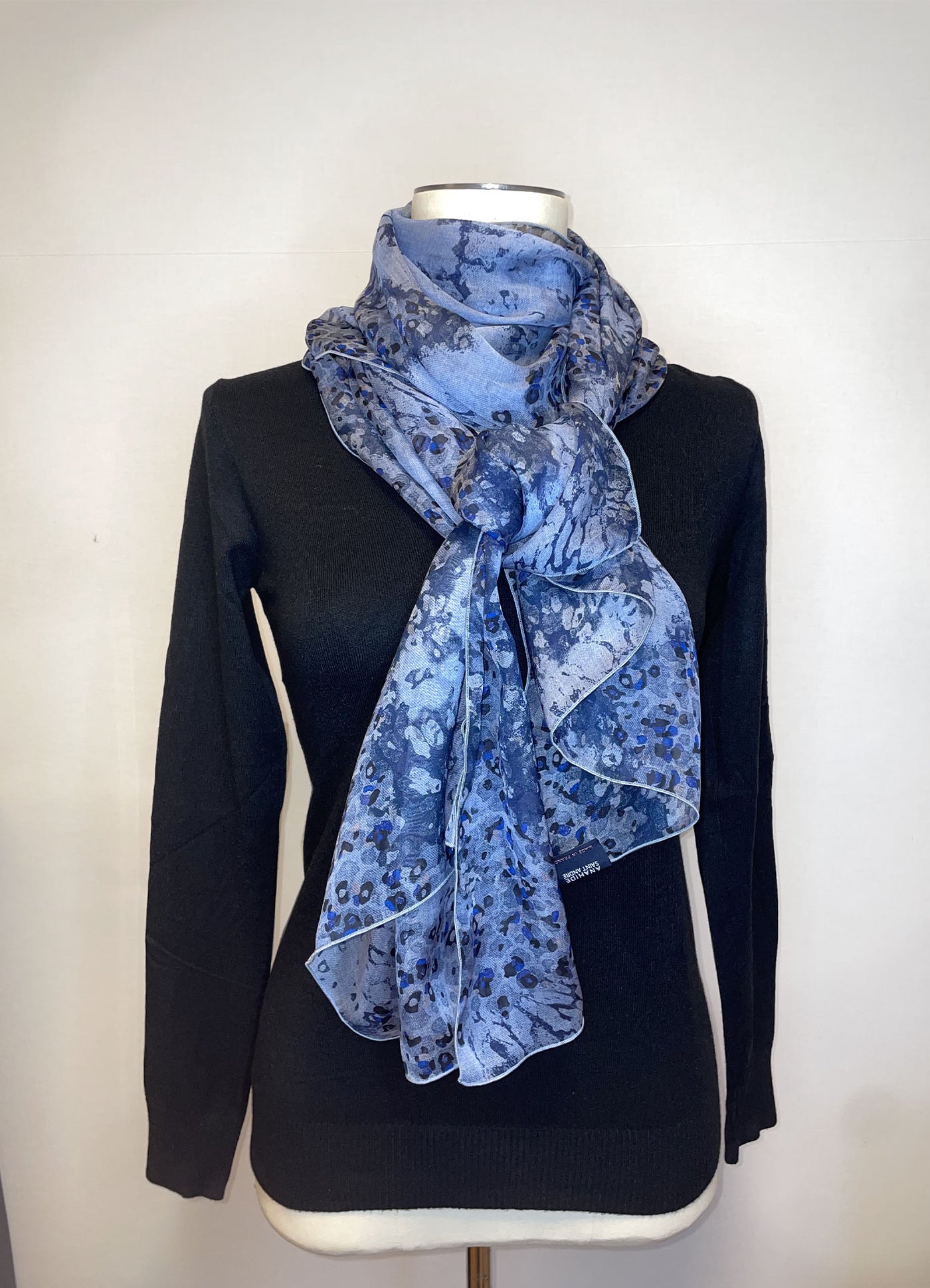 Anahide Saint André foulard soie bleue bio