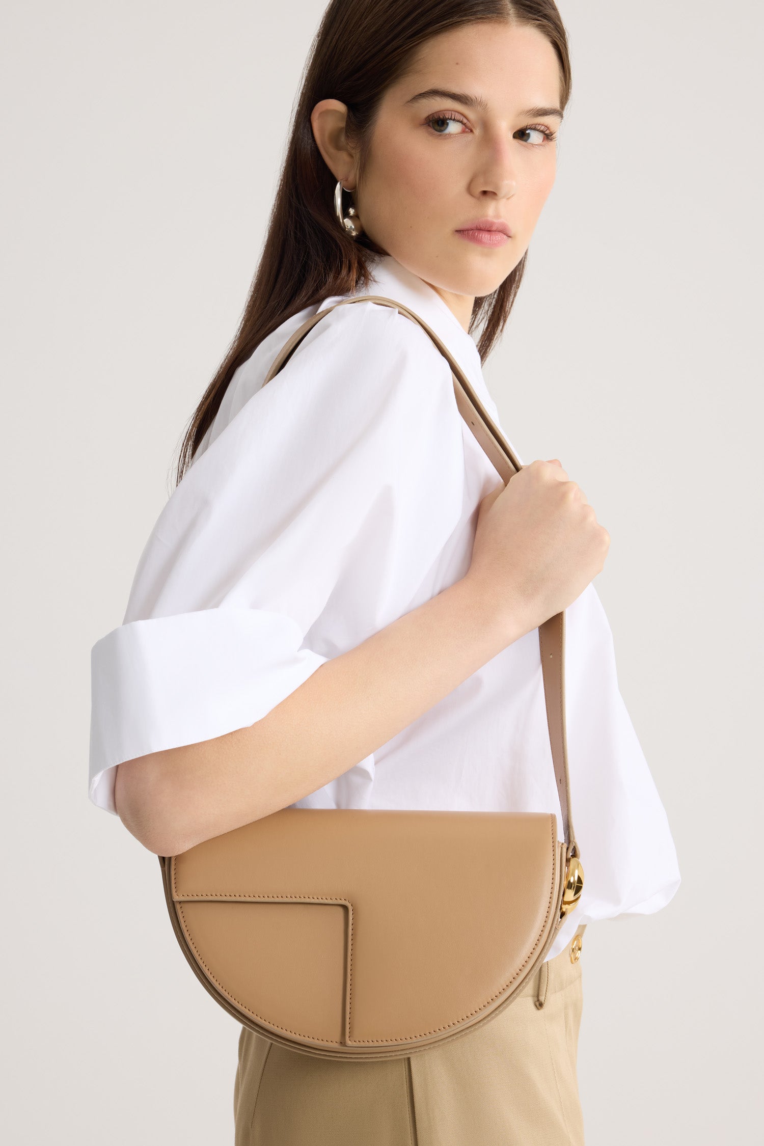 Patou Le Patou BA022 sac cuir sable demi-lune