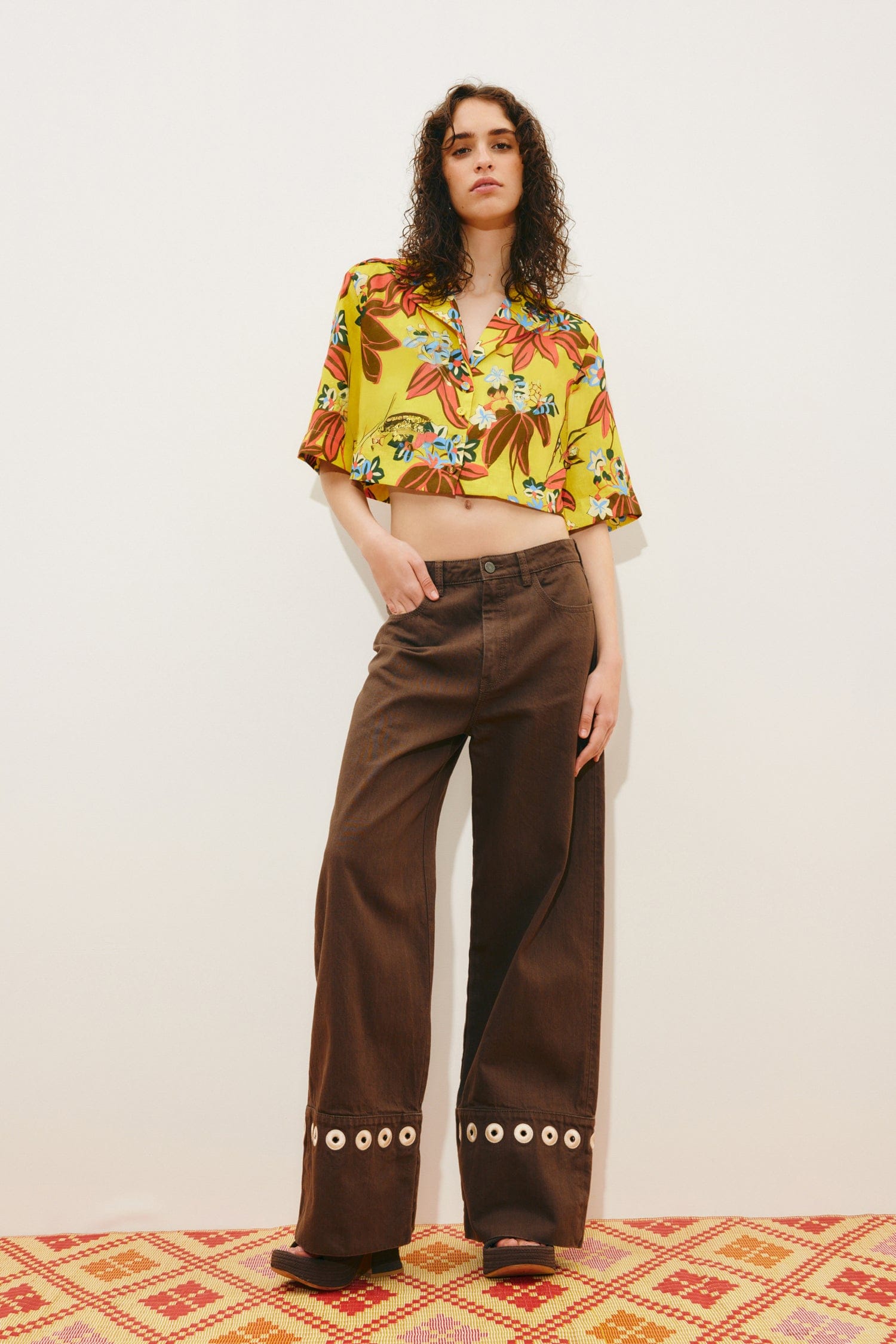 Alemaïs Leo chemise crop lin col campagnard fleurie