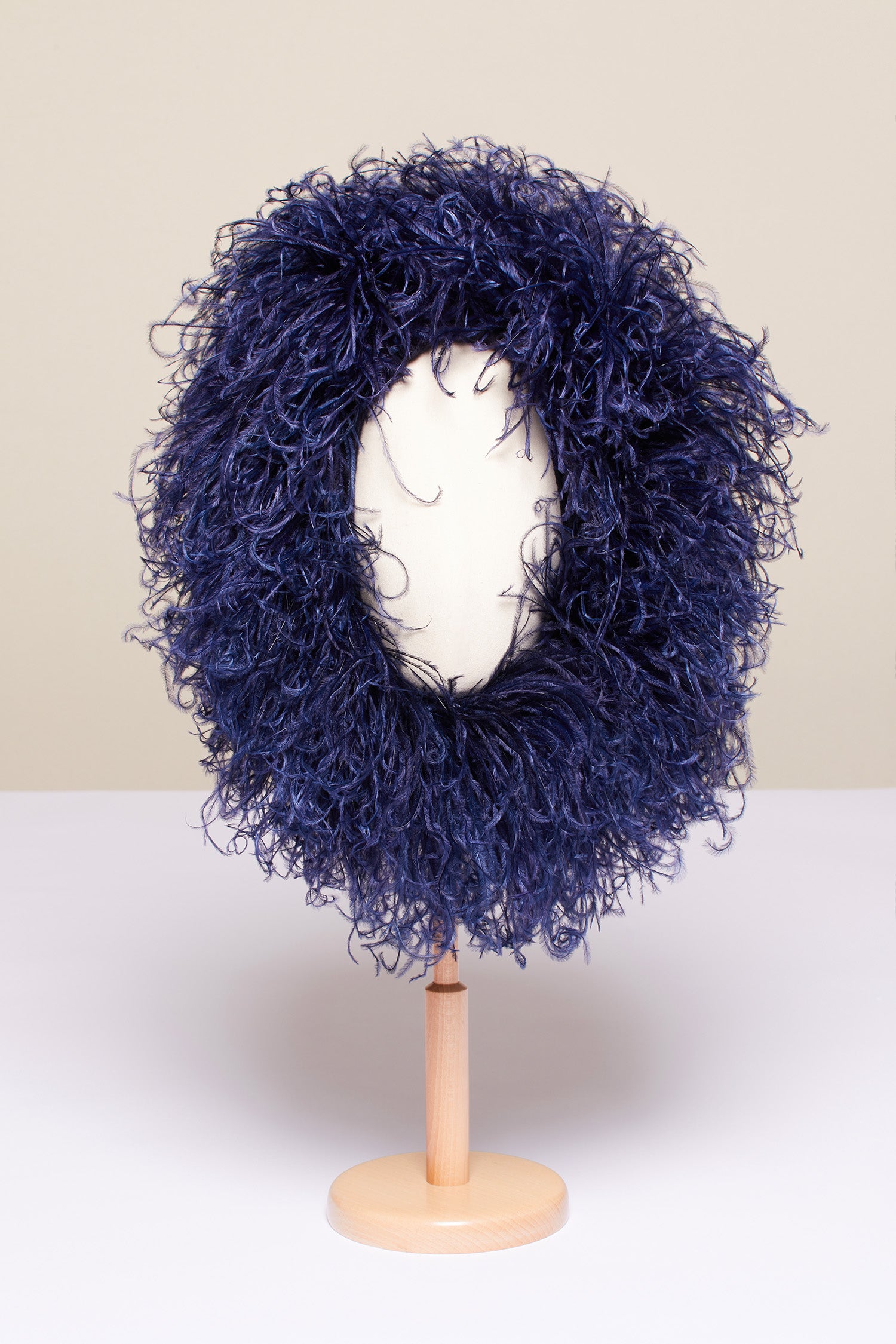 Patou AC001 chapeau bleu marine laine plume TU