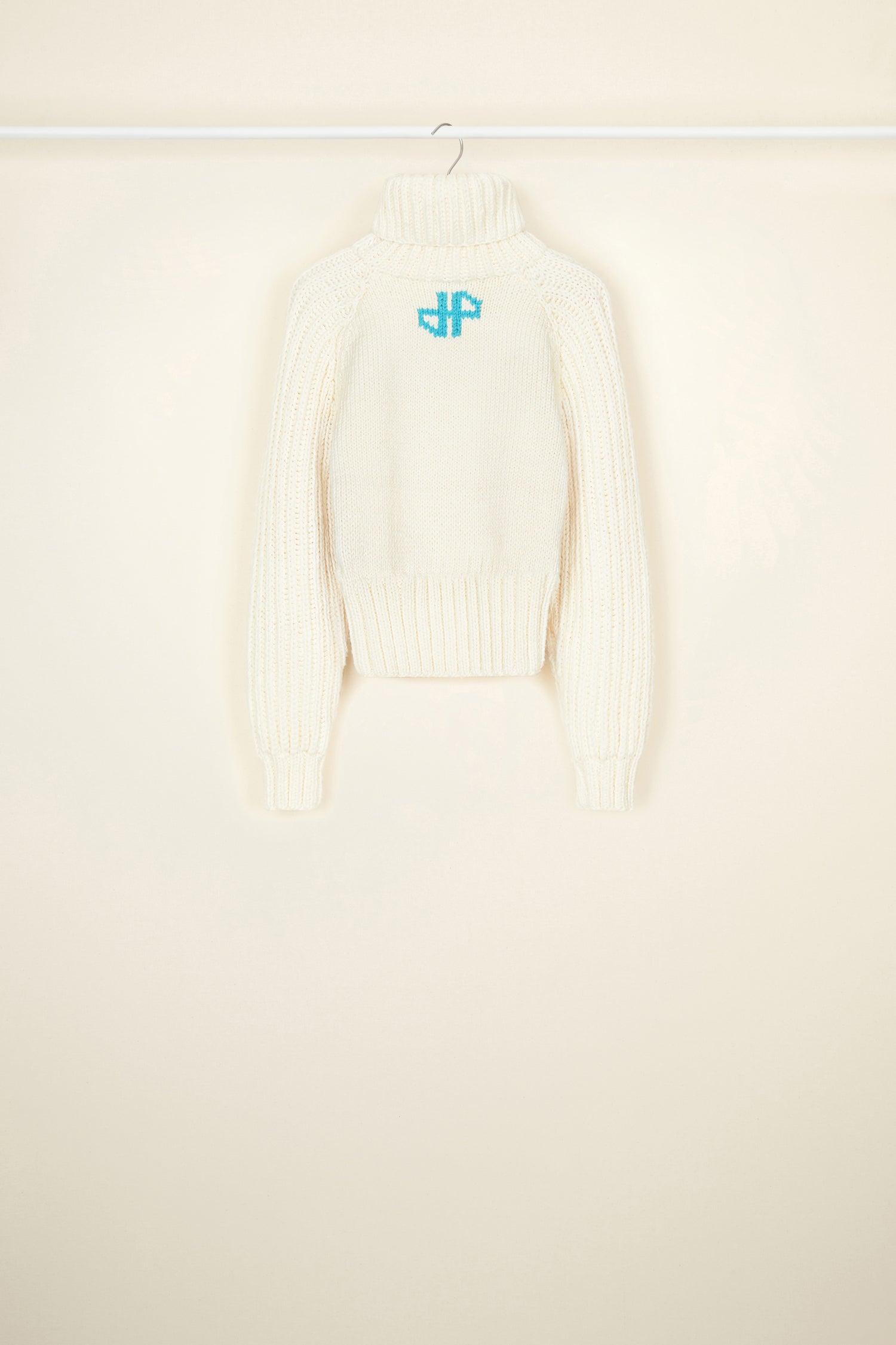 Patou KN082 pull ivoire mérinos col roulé cropped