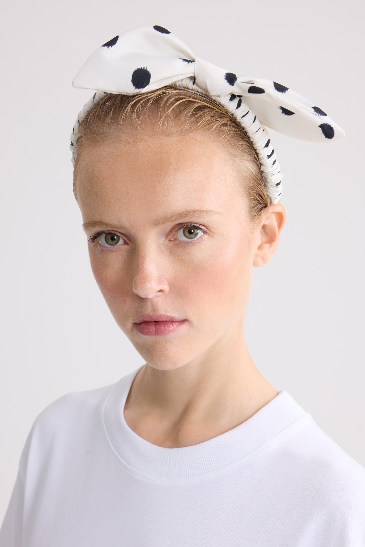 Patou AC143 headband faillé blanc à pois noué