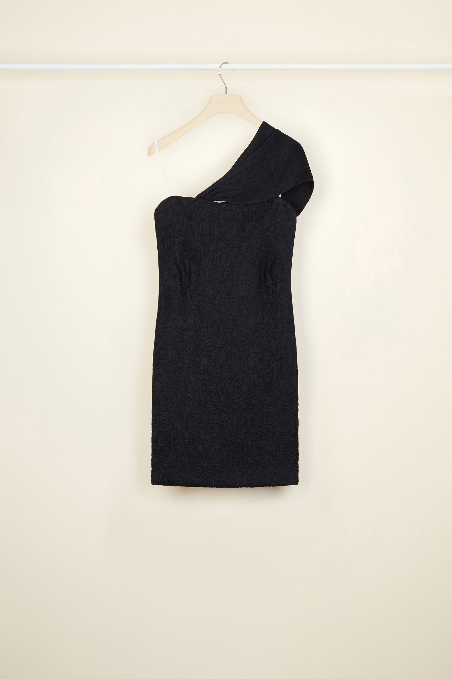 Patou E20DR0400049 robe noire asymétrique une-épaule