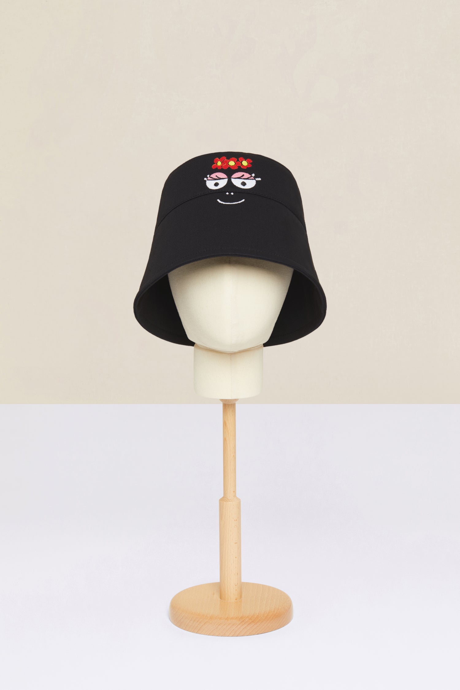 Patou P22AC027 bob Barbamama coton bio noir S L