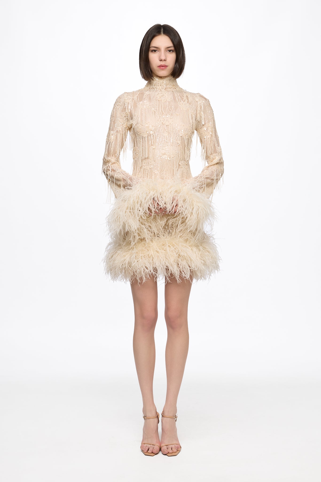 ATU Body Couture Sequins and Feathers mini robe vanille plumes