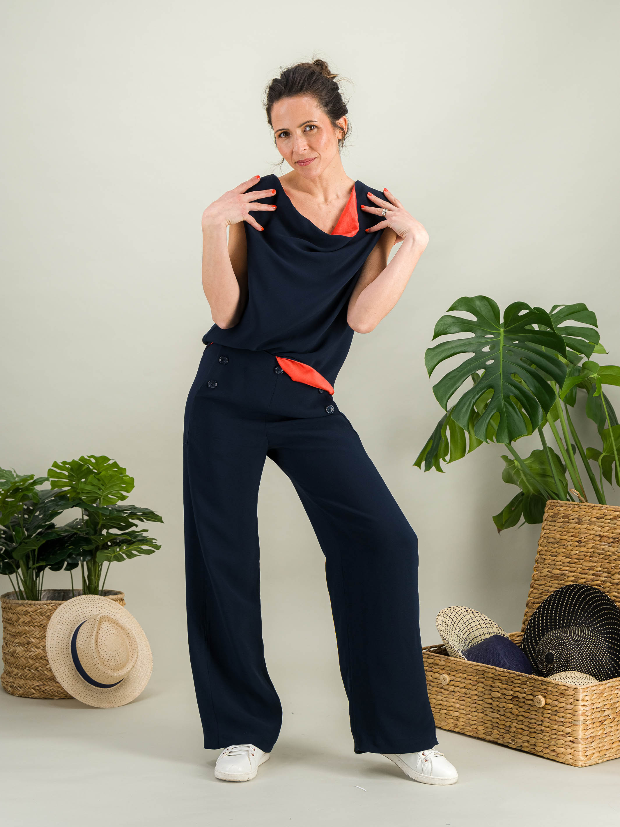 Anahide Saint André Marta haut col bénitier crêpe marine orange