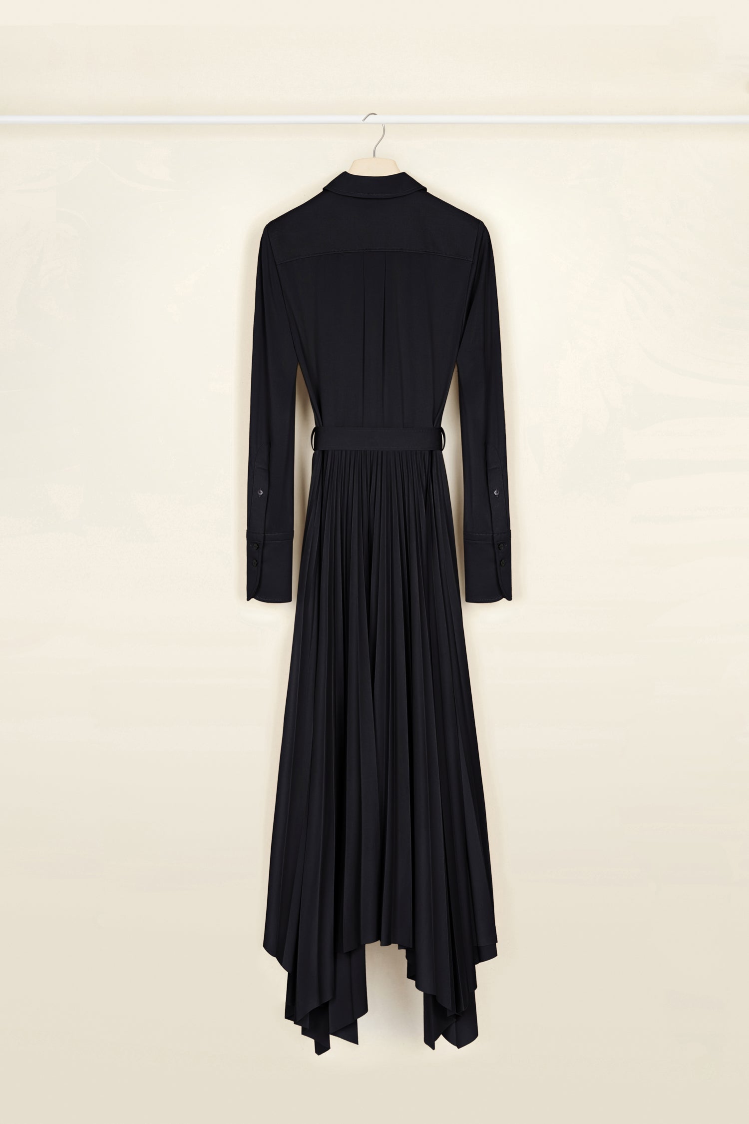 Patou DR075 robe chemise maxi plissée noire