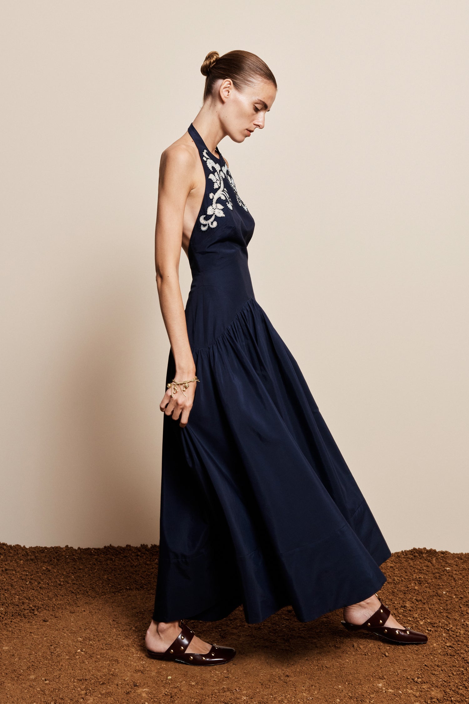 Alemaïs Dillon robe longue halter appliqué perlé