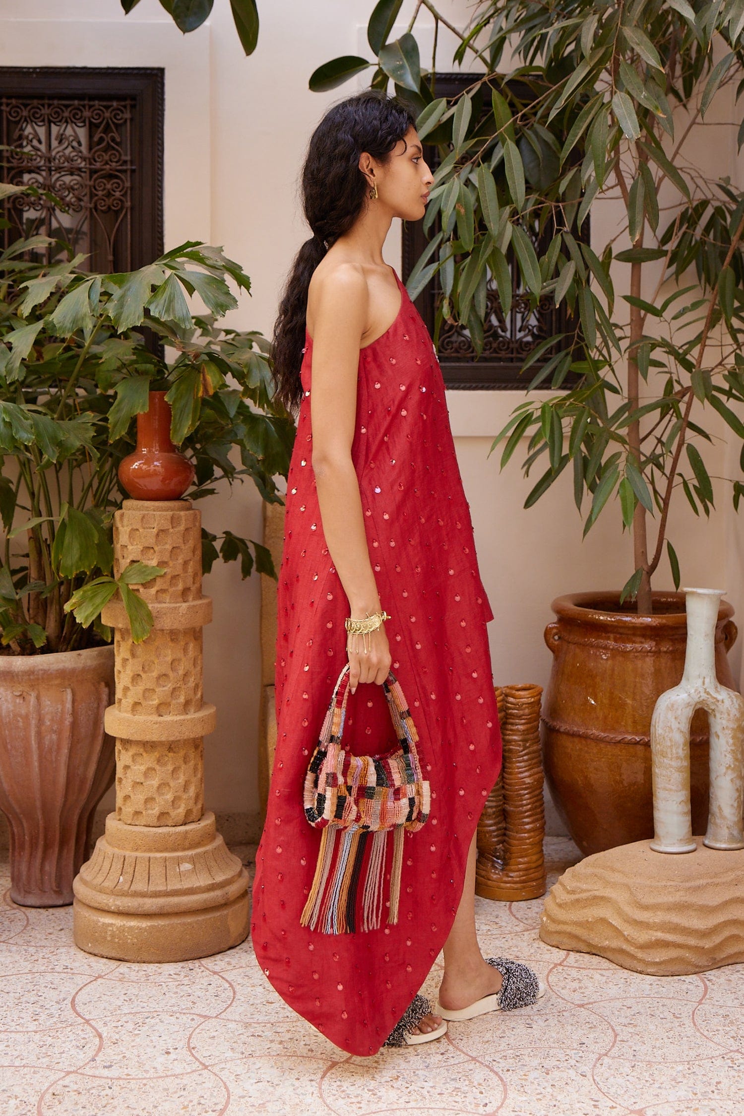 Alemais Scarlet robe asymétrique lin soie brodée