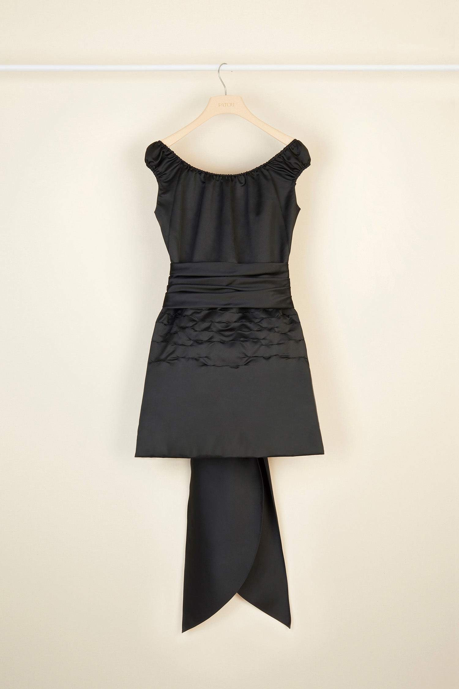 Patou DR014 Robe Cold-Shoulder Satin Duchesse Noir 34-44