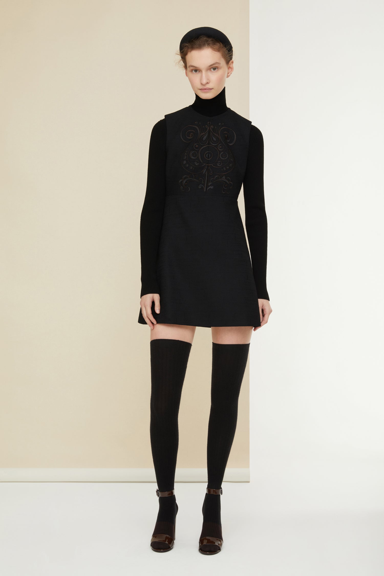 Patou A21DR0760088999B robe tweed Black brodée
