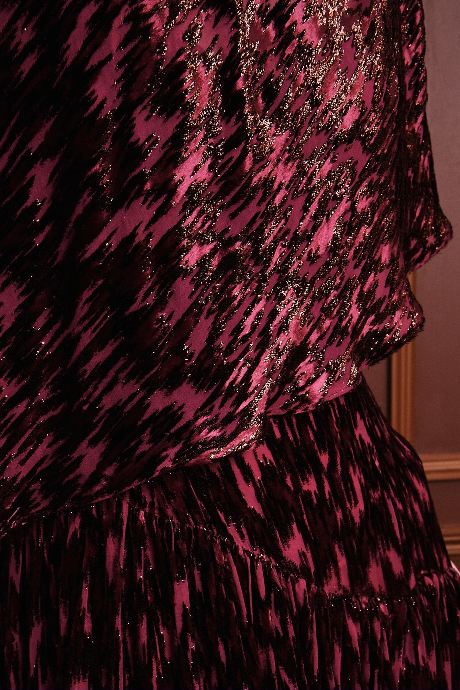 Alemaïs Jimi Gown robe longue velours métallique cape