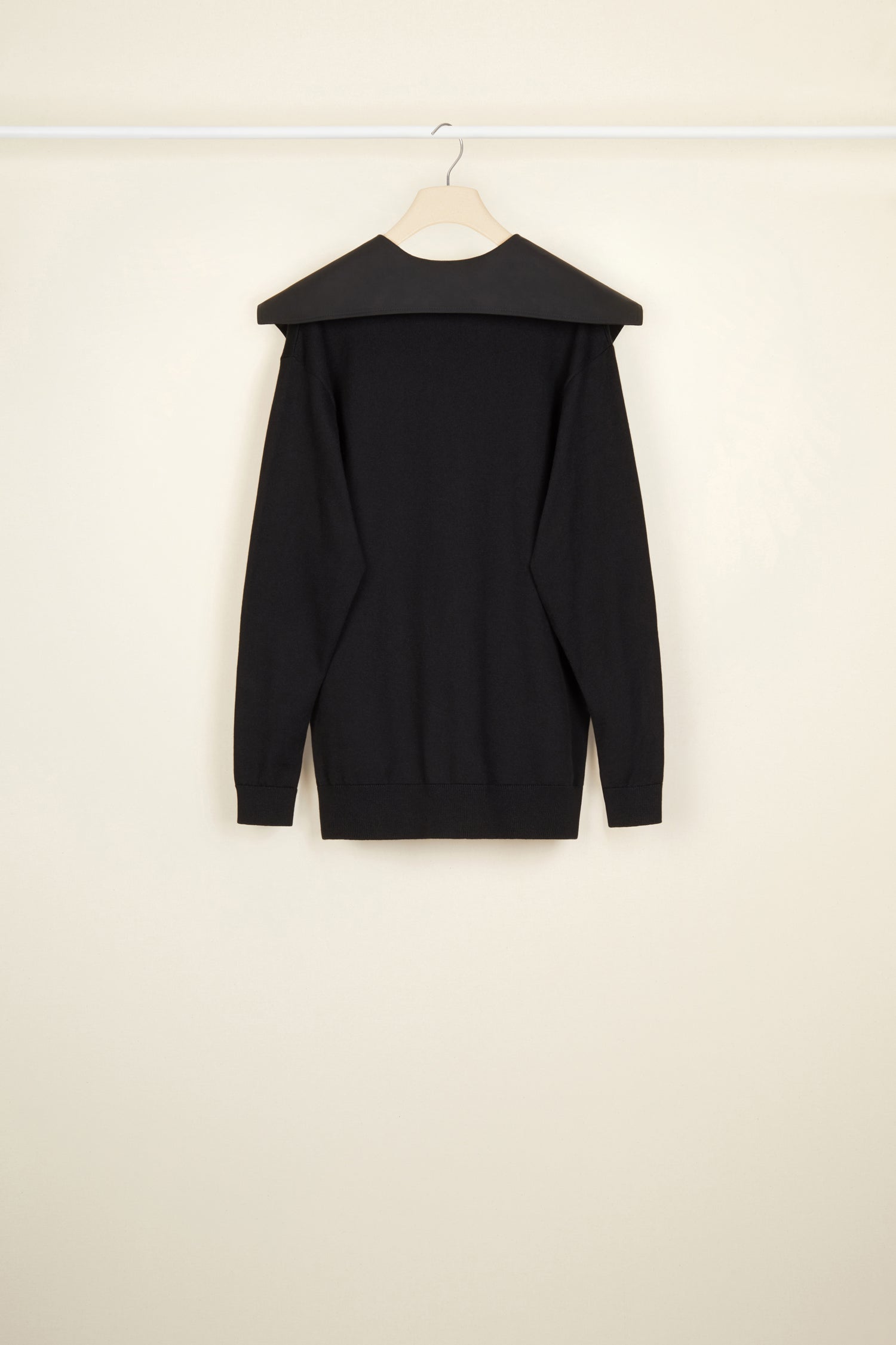 Patou Knitwear P22KN0718047999B cardigan noir laine recyclée