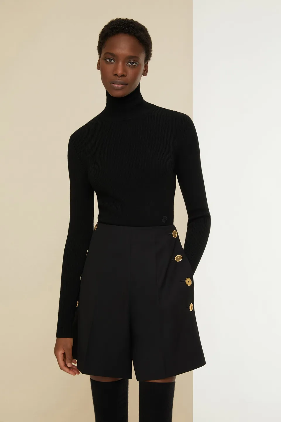 Patou TR004 short laine noir boutons dorés