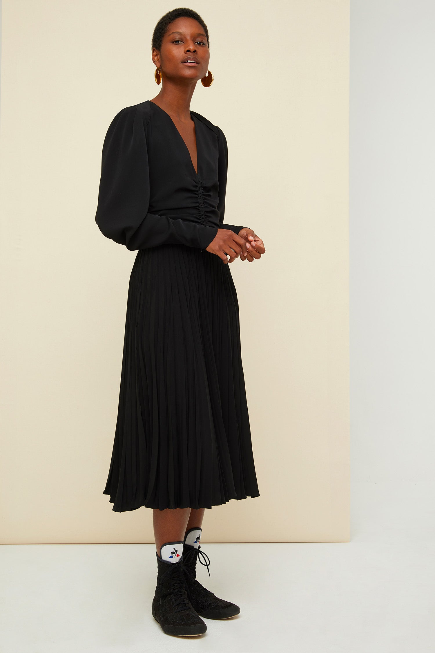 Patou DR010 Robe Midi Cady Noire Col Torsadé Plissée