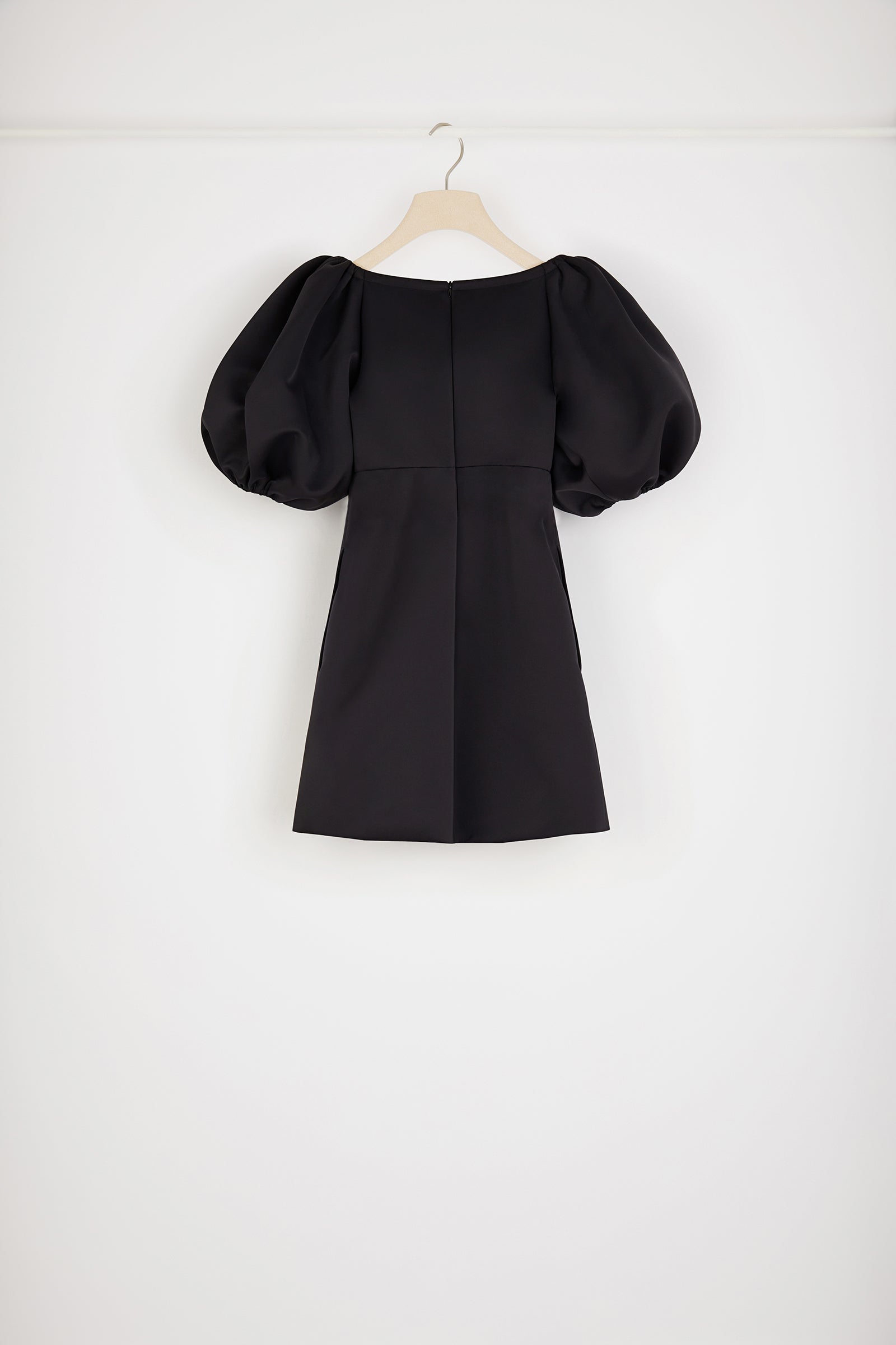 Patou Balloon H22DR094 mini robe noire satin