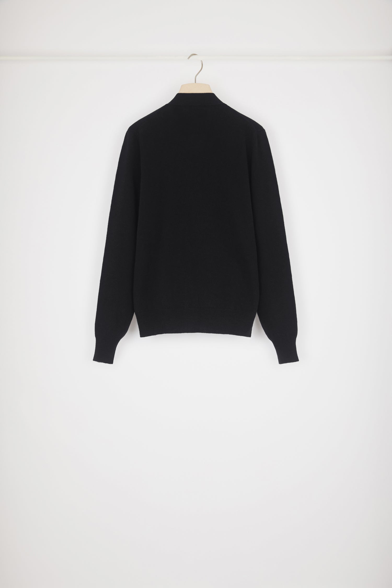 Patou Knitwear KN100 cardigan noir laine cachemire flacon