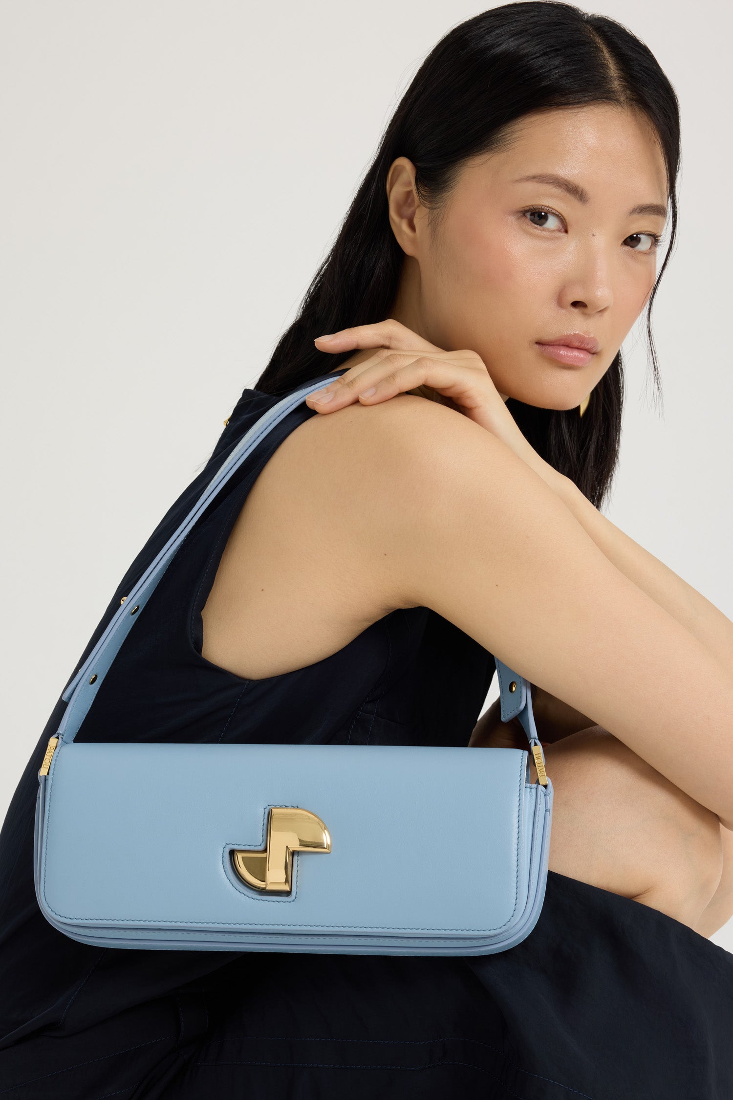 Patou Le Lock P25BA0205000637B sac cuir bleu skylight