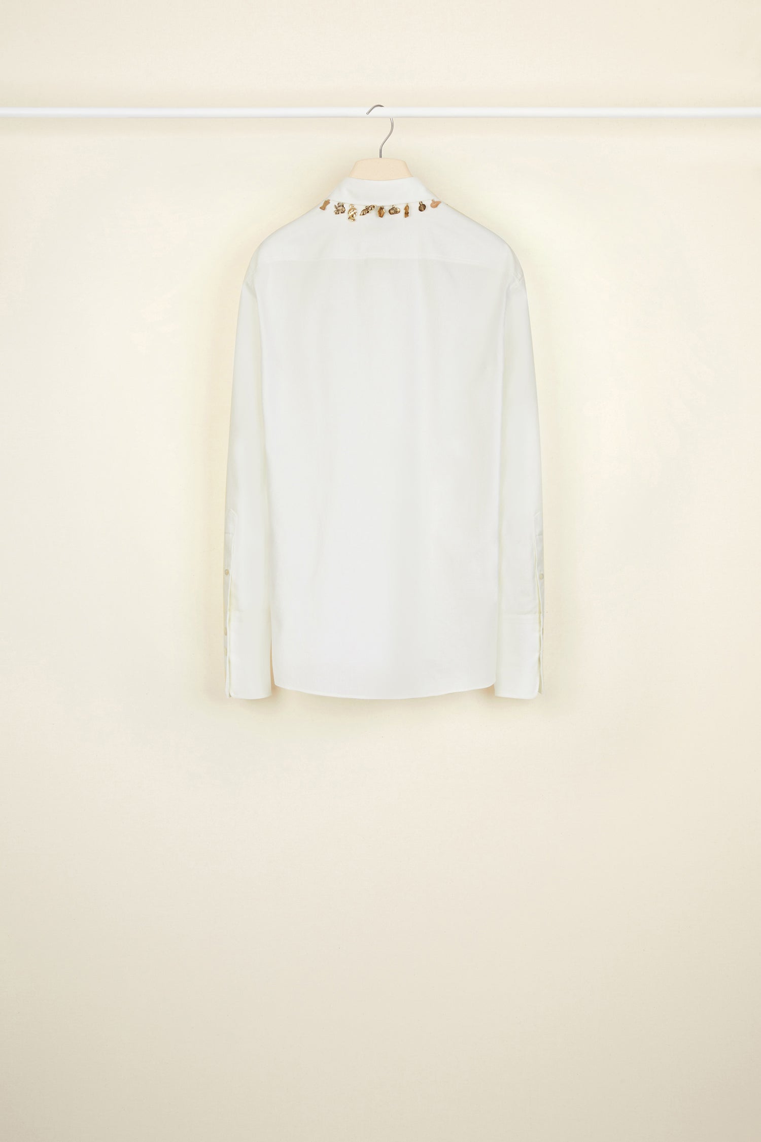 Patou BL009 chemise crème coton col bijoux