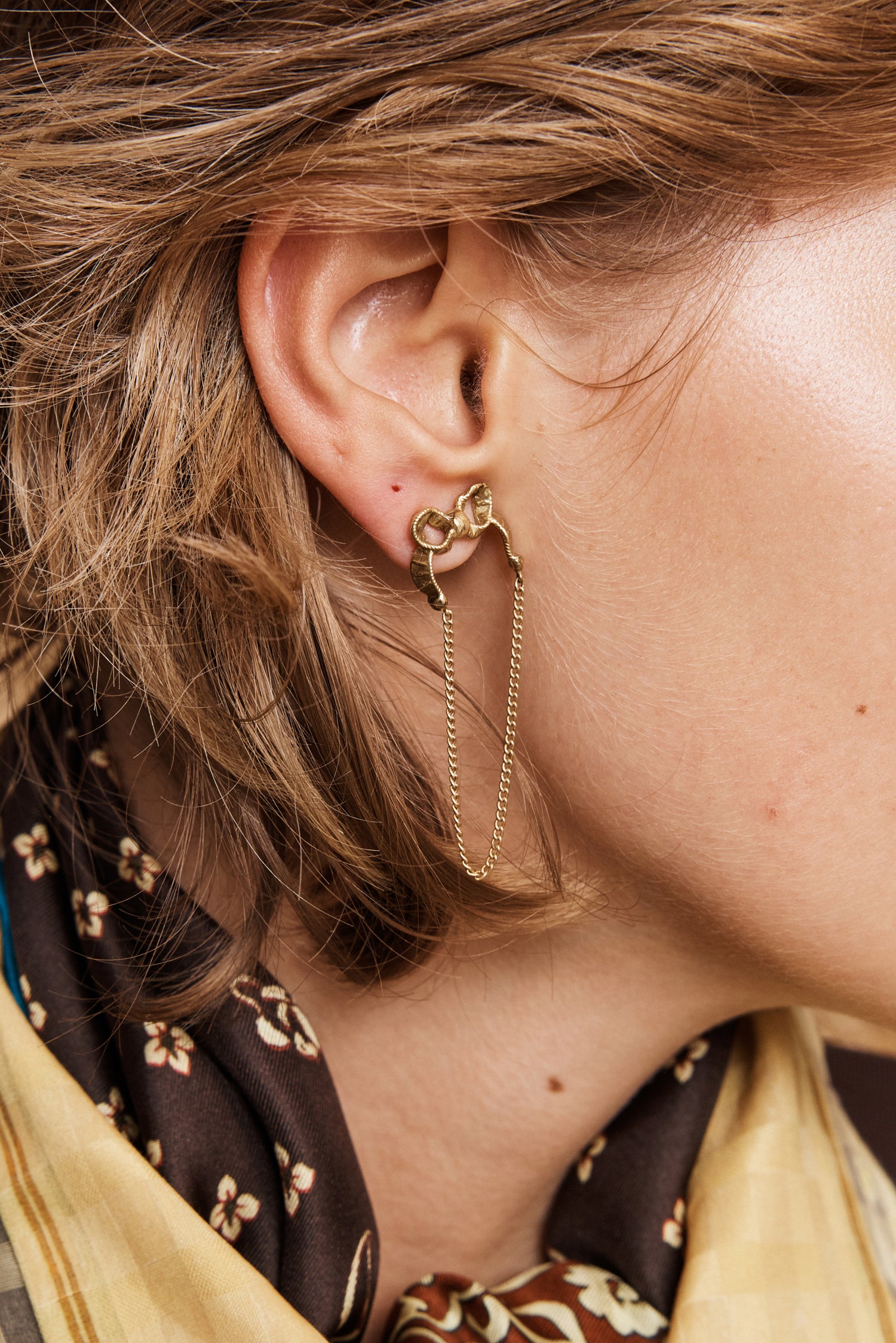 Alemaïs Django boucles d'oreilles dorées rose nœud OS
