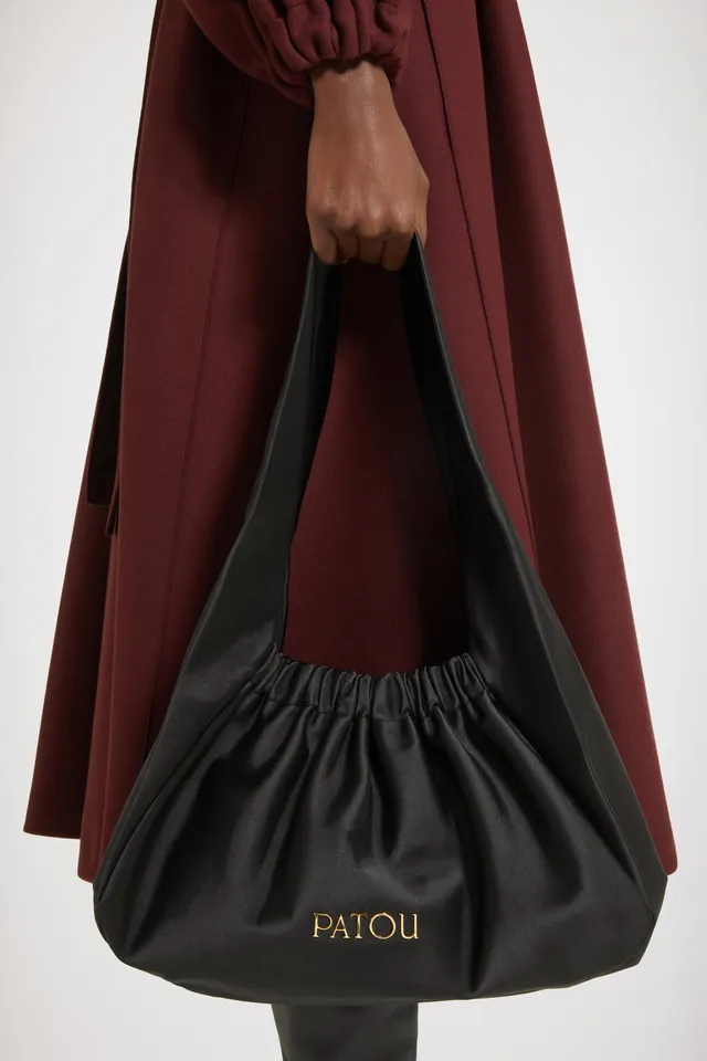 Patou Le Biscuit large H23AC0550159999B sac noir satin