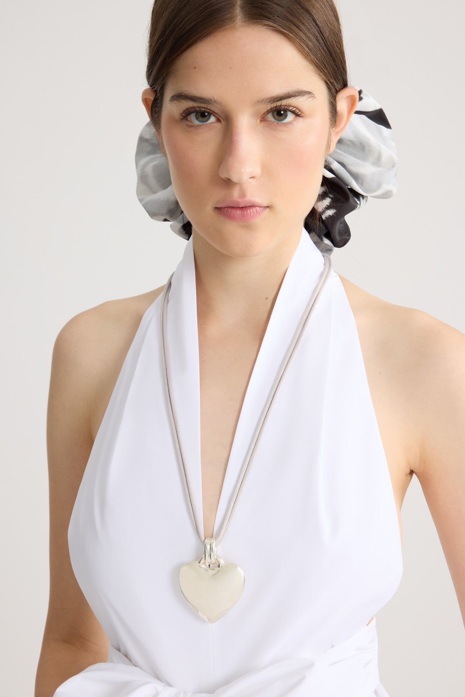 Patou JW150 collier pendentif cœur ruban argenté