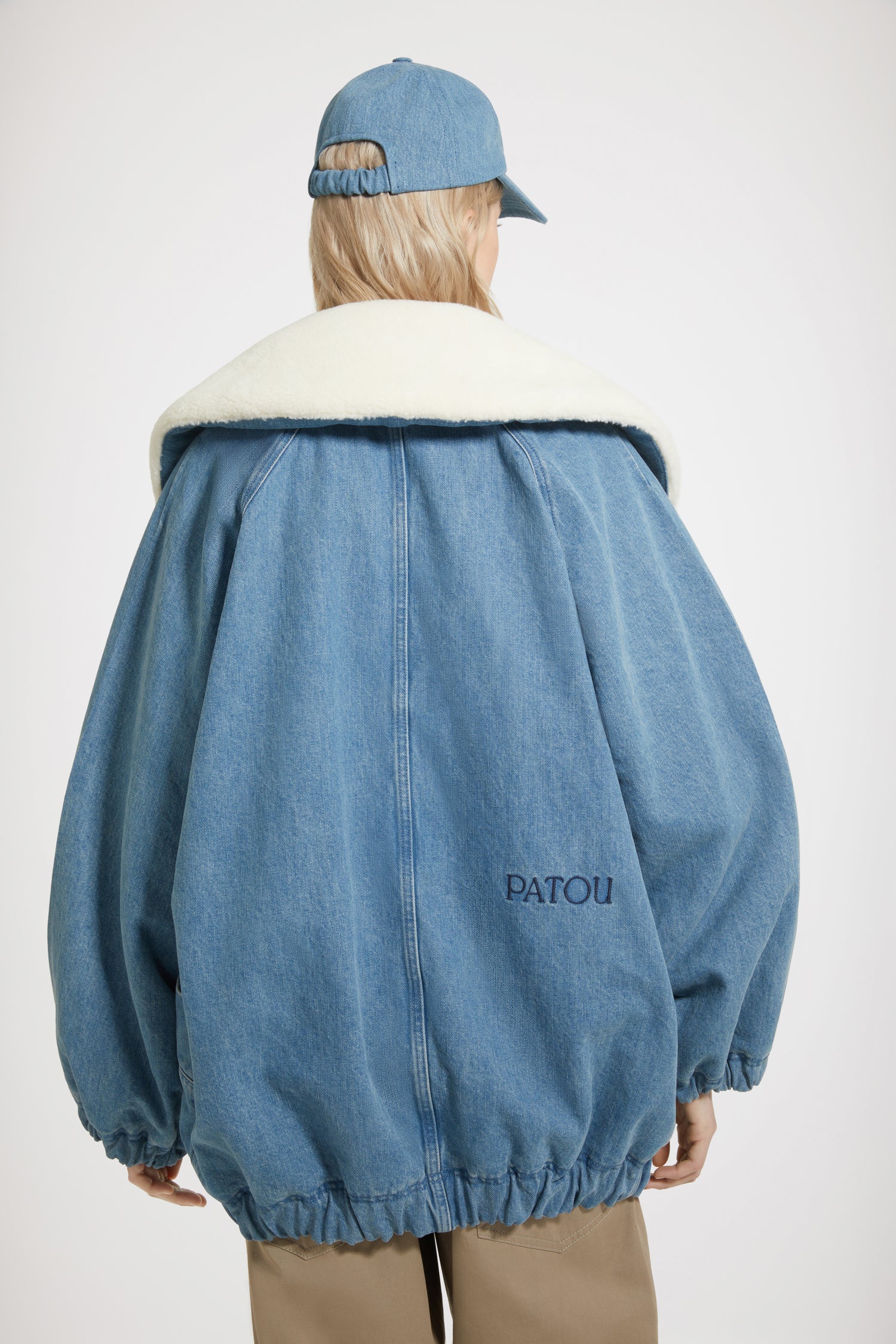 Patou H23OU0230008630B veste denim bleue oversize shearling