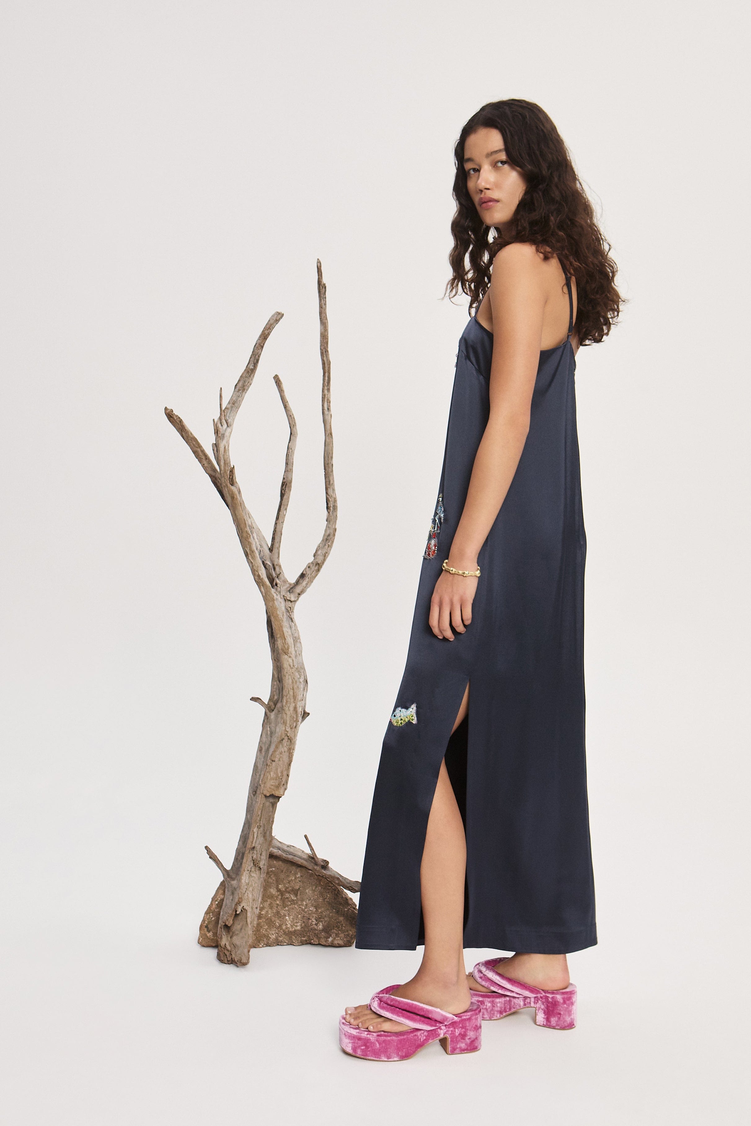 Alemäis Fontaine robe midi satin perles fente