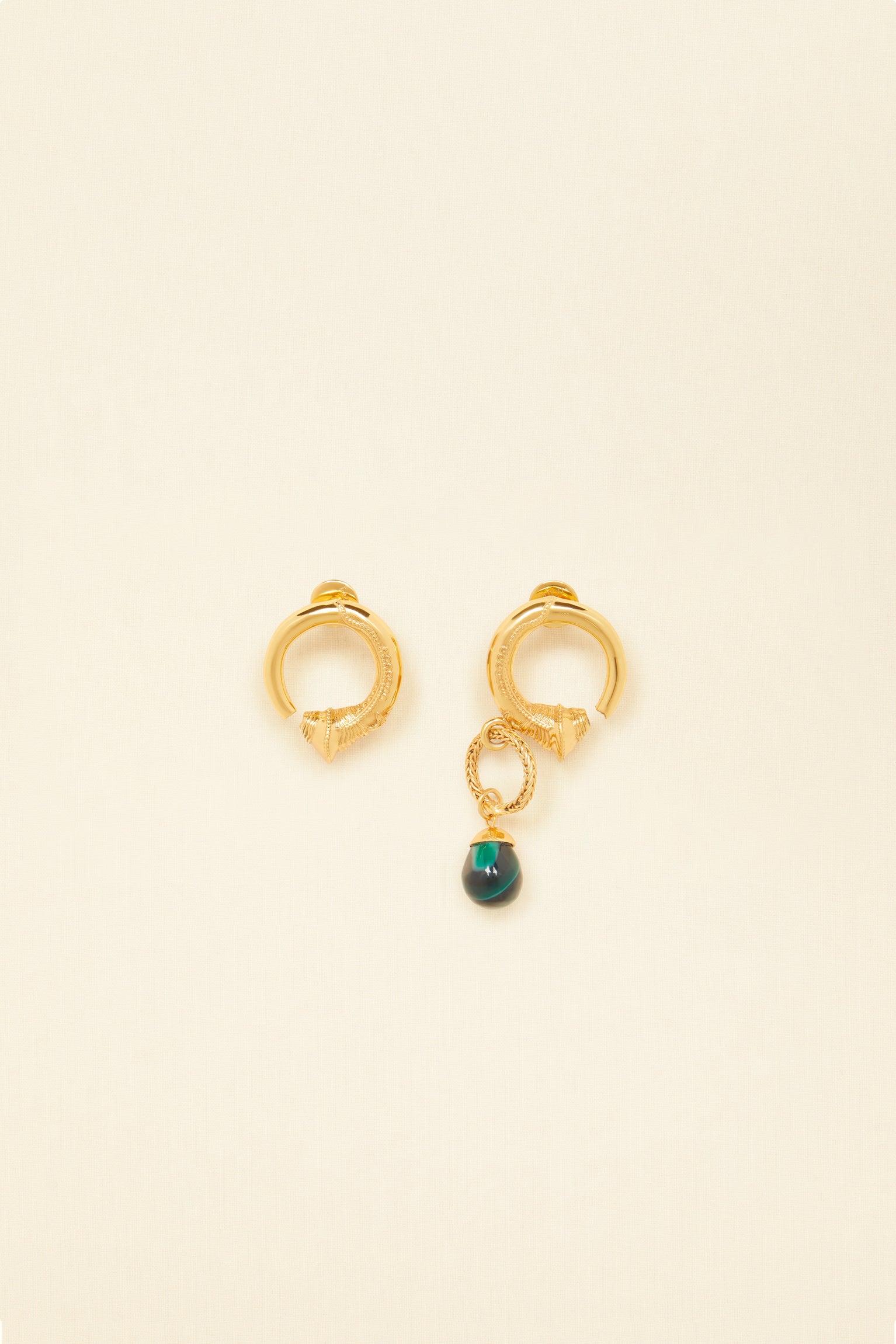 Patou A20JW0371002297G boucles laiton doré pierre asymétriques