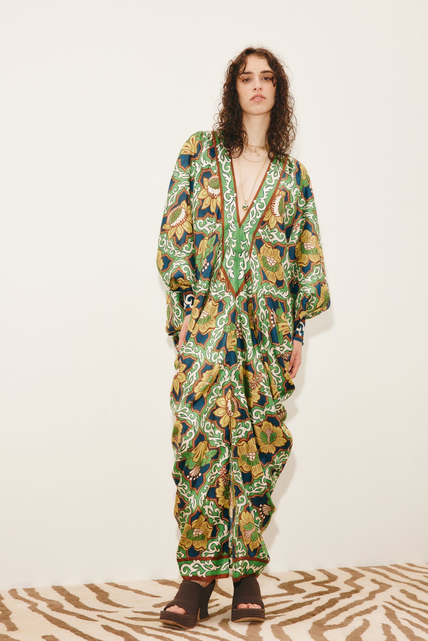 Alemaïs Liana V Neck Silk Midi robe midi soie taille 10