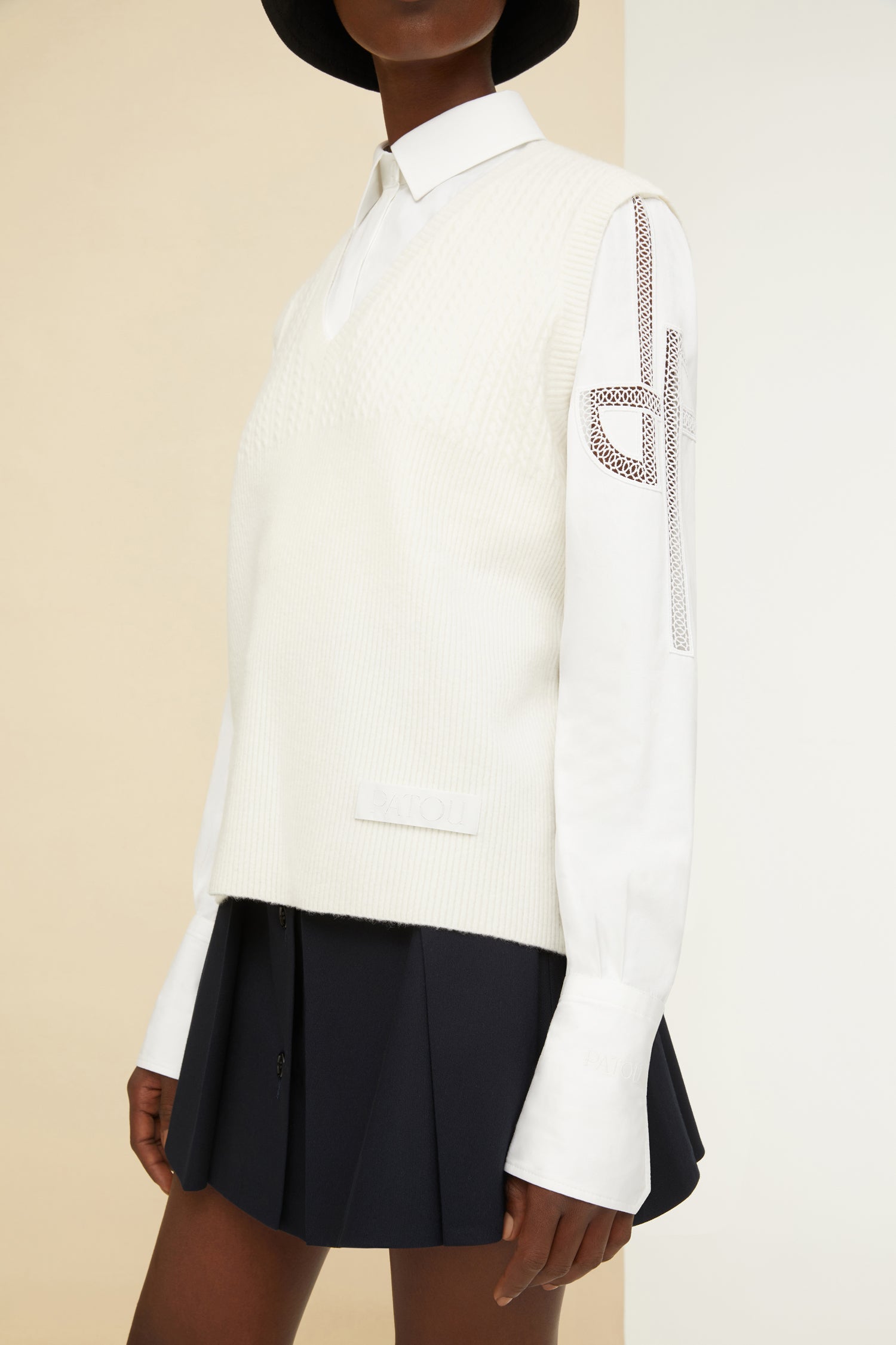 Patou KN074 pull blanc sans manches laine recyclée