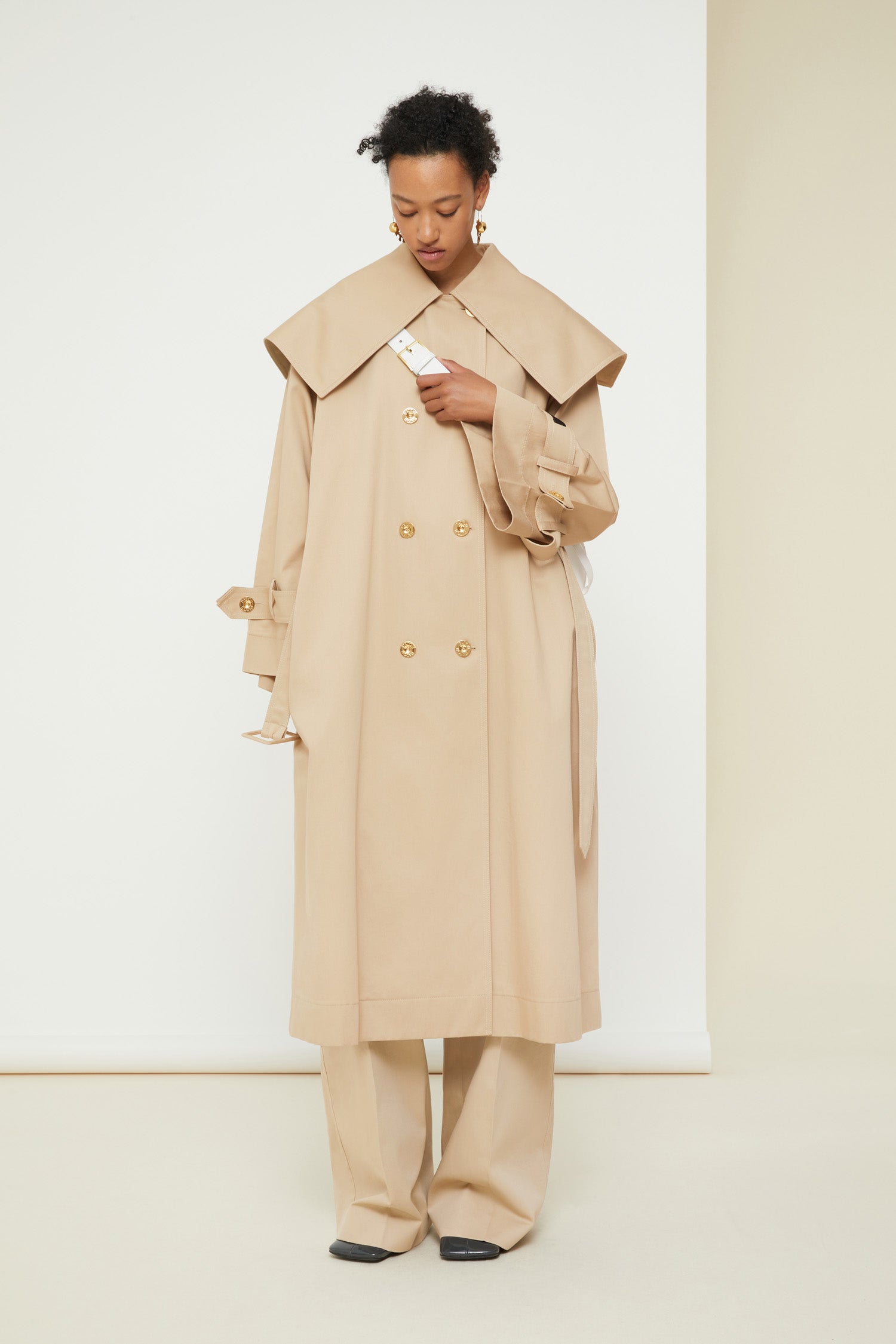 Patou P21OU0090074093S trench sable coton bio ceinturé