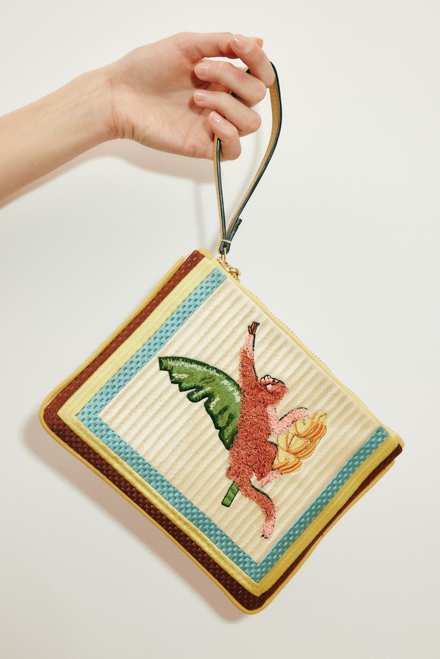 Alemaïs Mokshini Monkey pochette brodée cuir OS