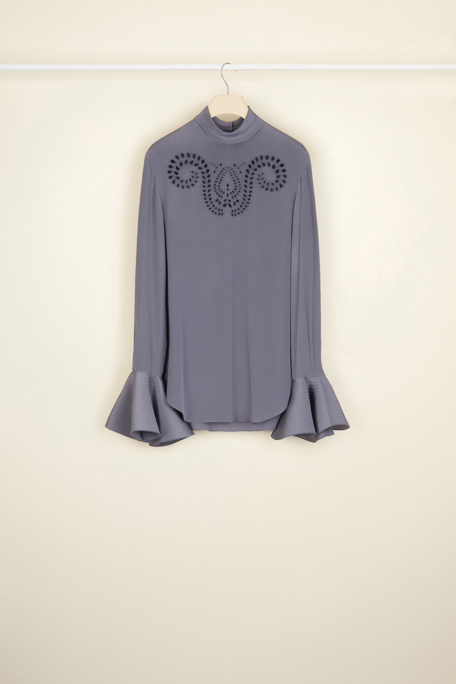 Patou P21TO0220013910A top soie gris brodé