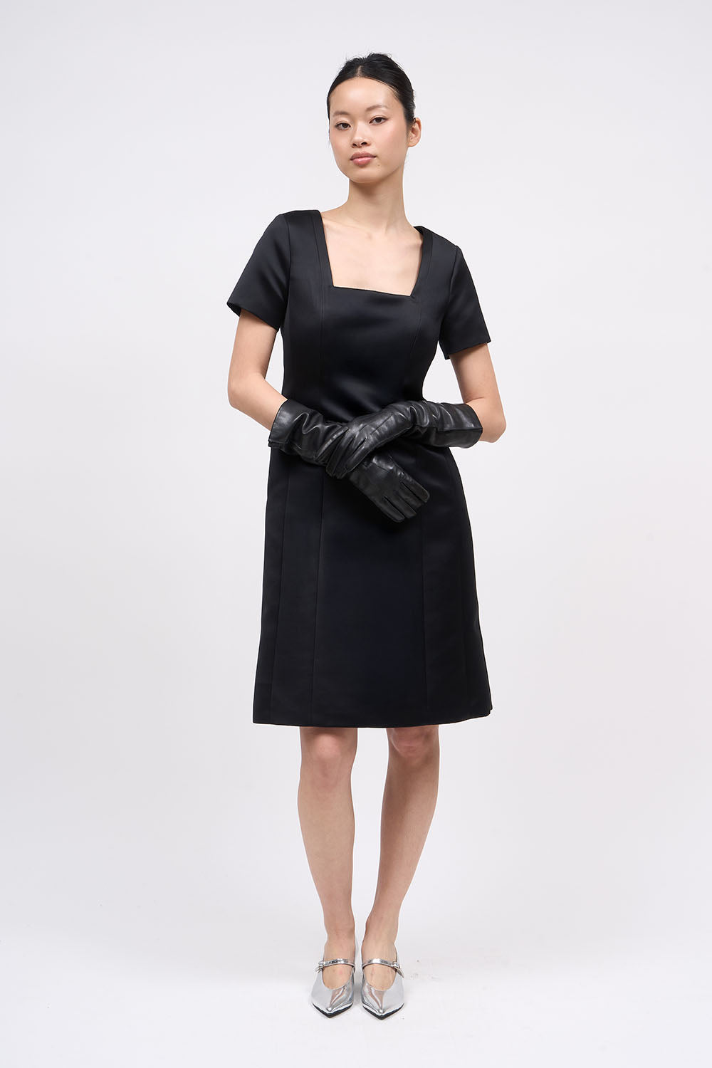 PAUL & JOE VENUS Robe satin duchesse noire doublée poches
