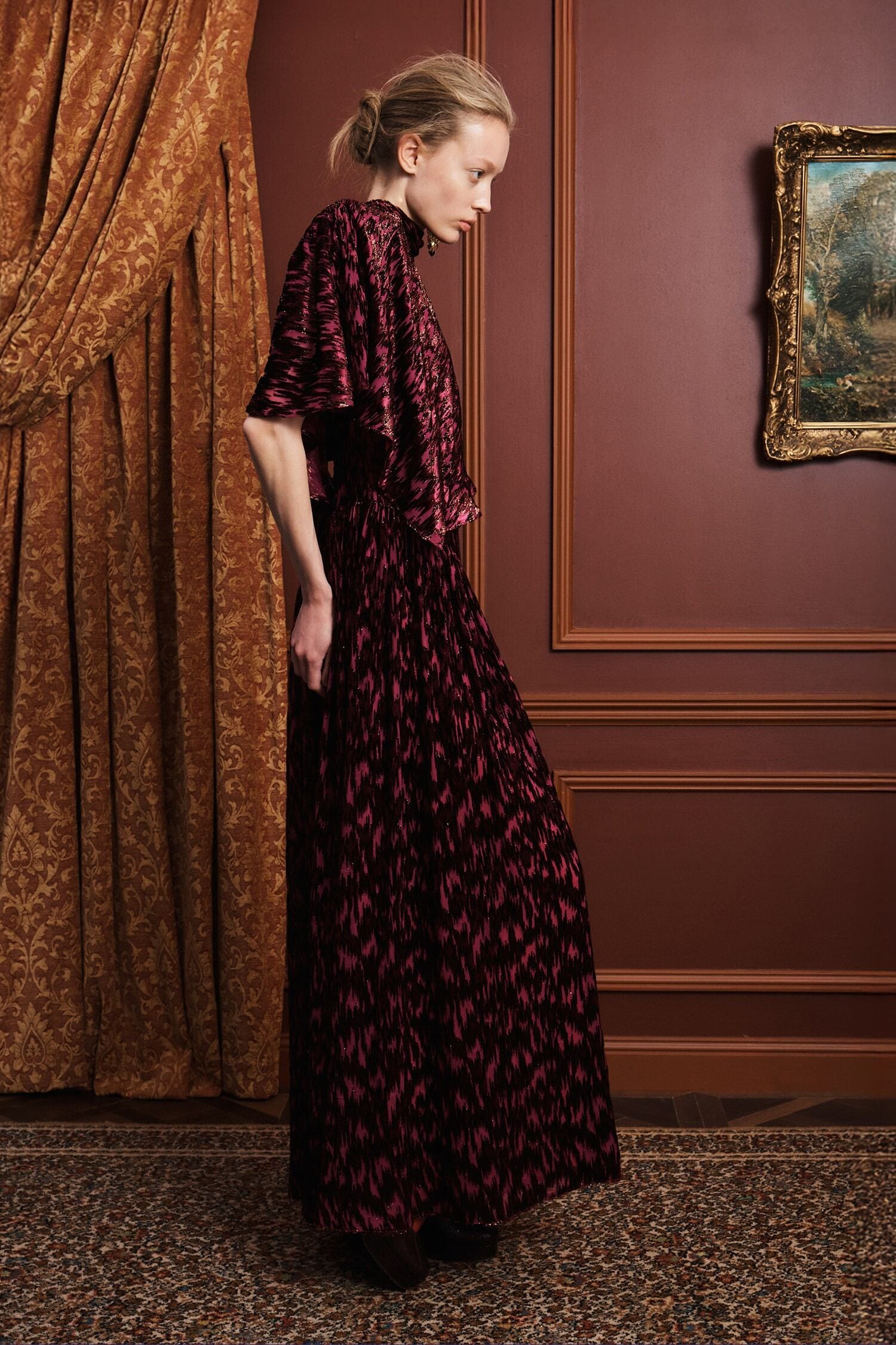 Alemaïs Jimi Gown robe longue velours métallique cape