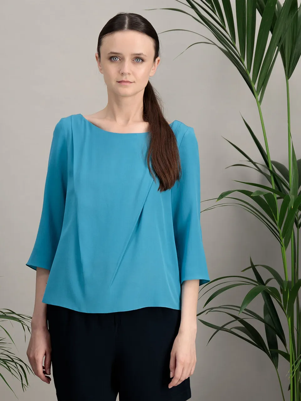Anahide Saint André Idea top soie bleu canard gaufrée